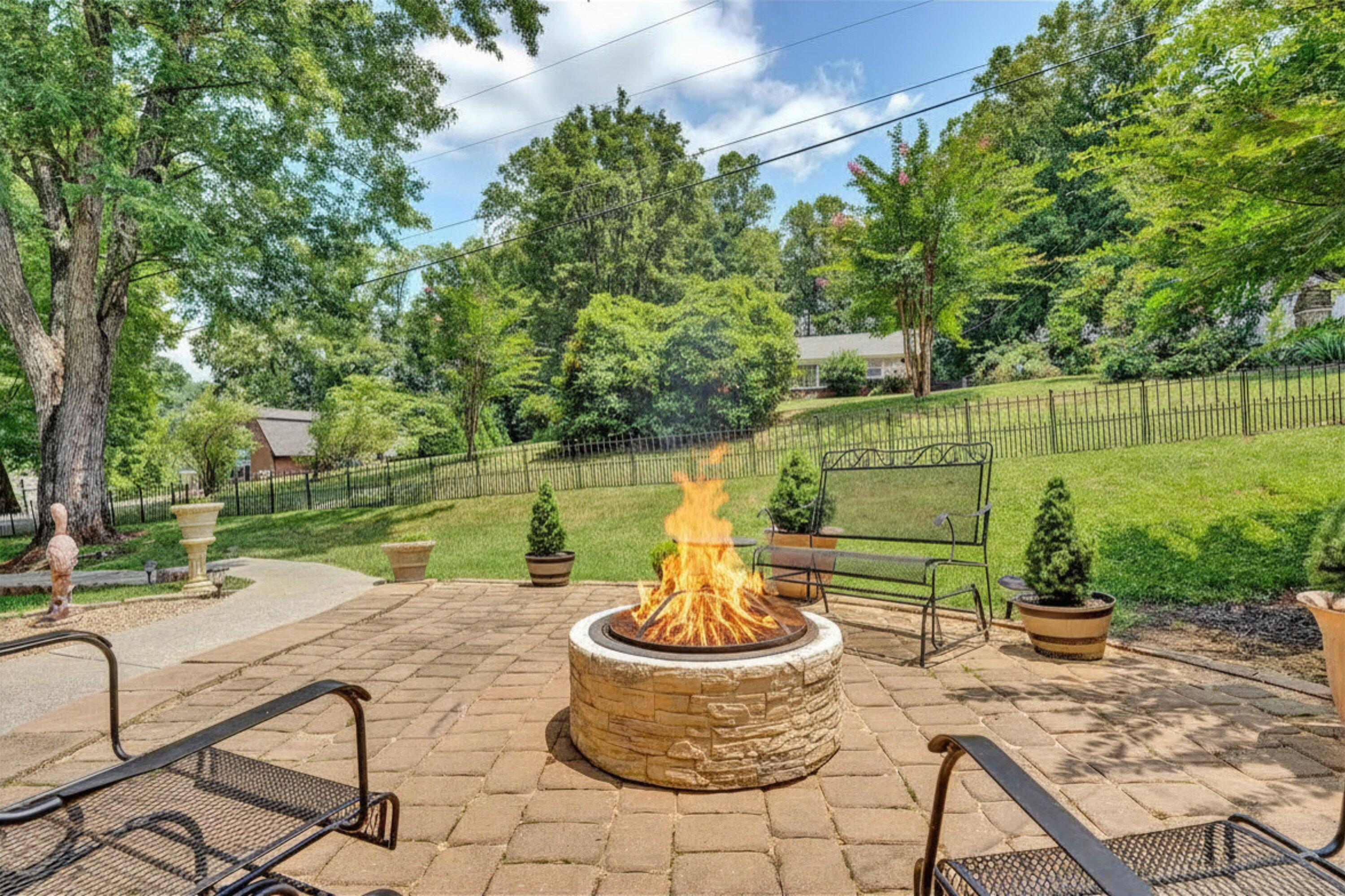 1005 Chestnut Mountain DR