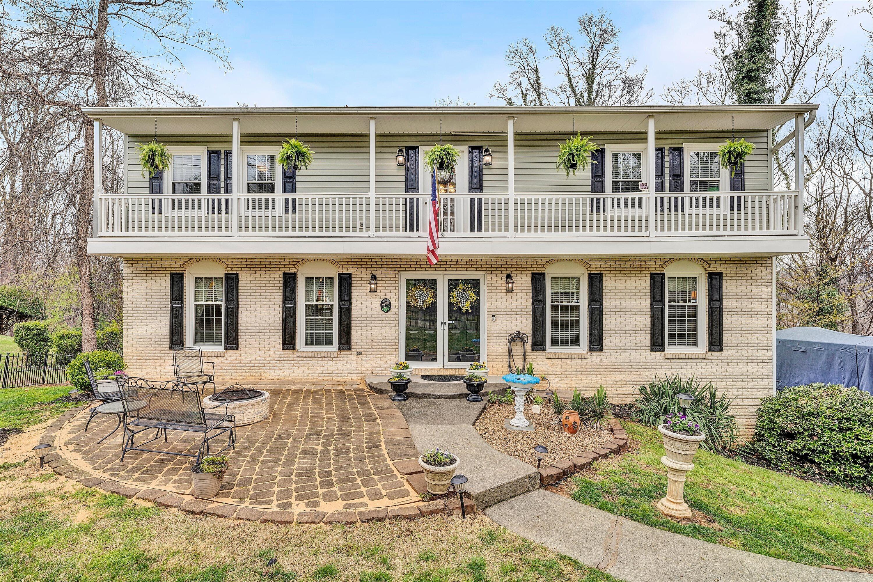 1005 Chestnut Mountain DR