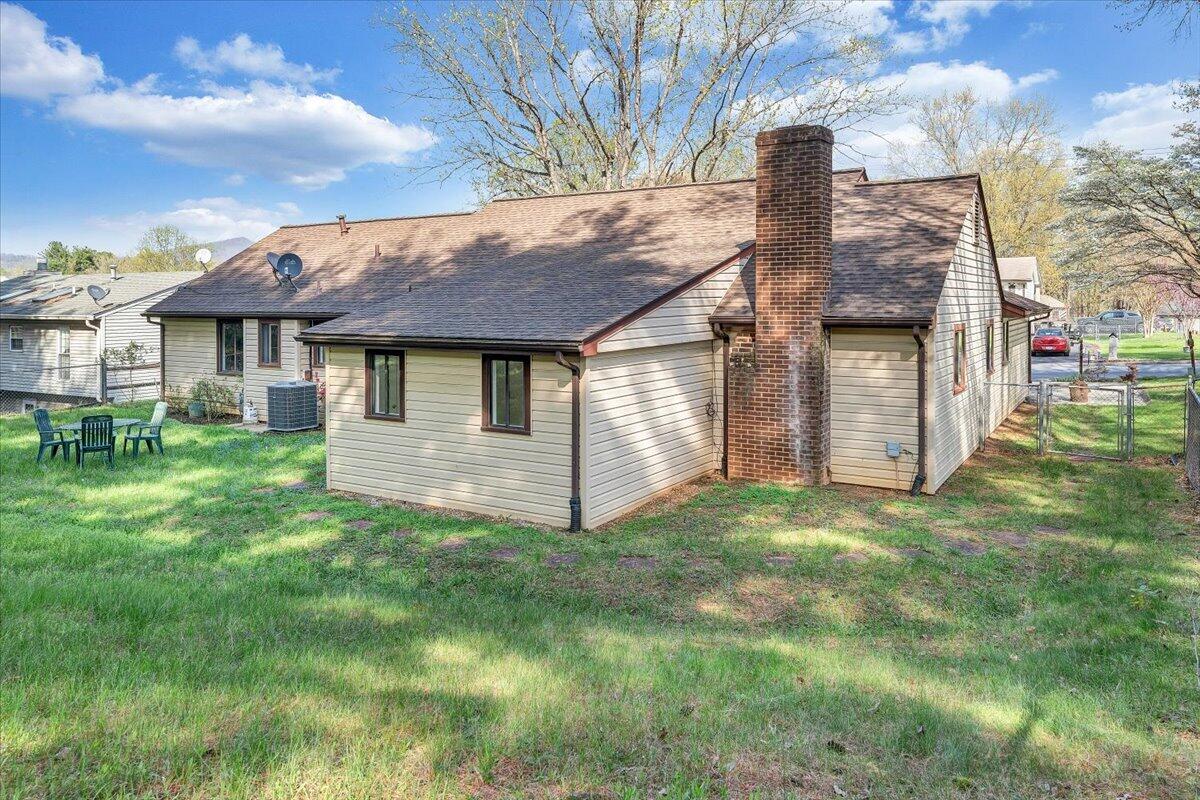 2159 Beavers LN