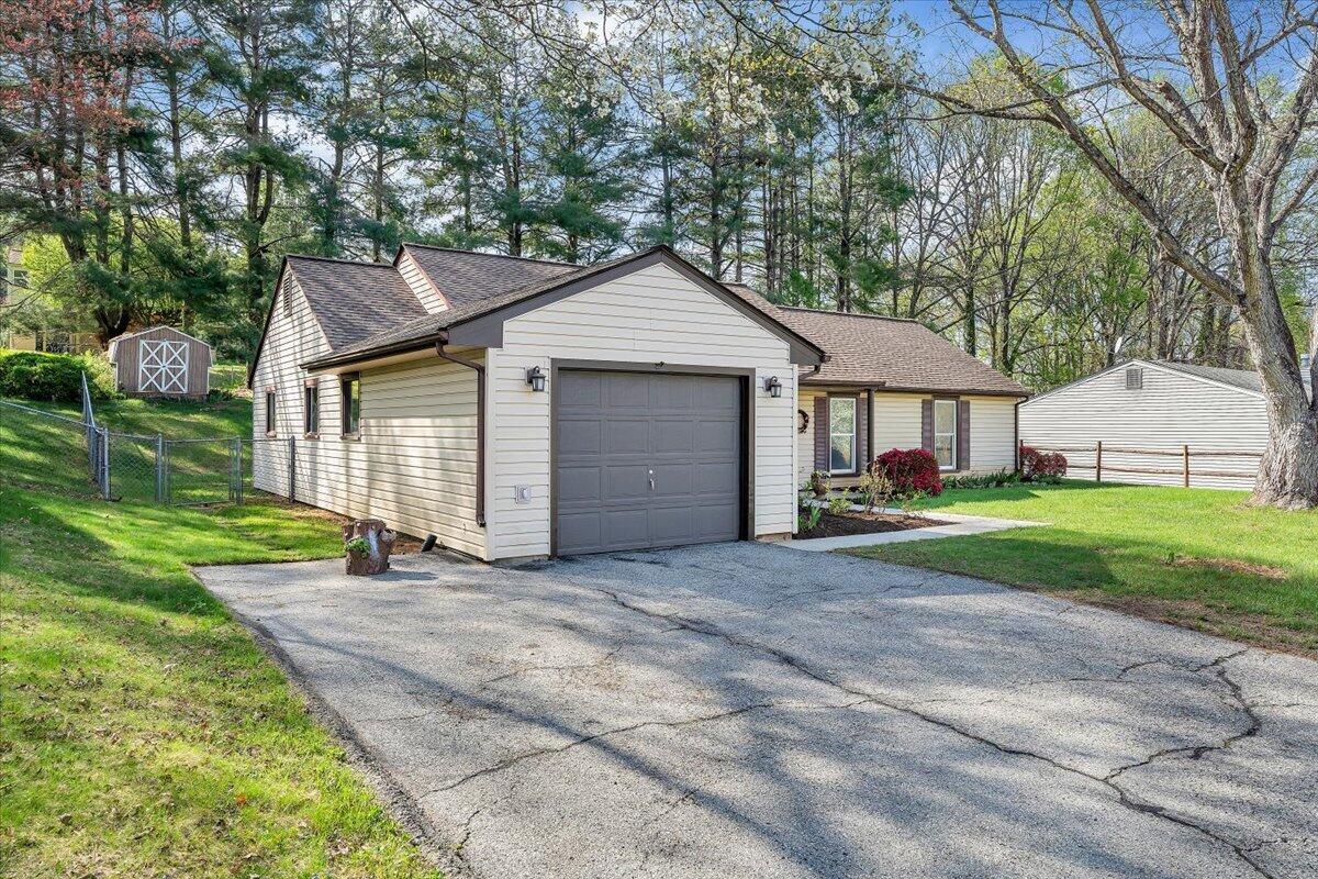 2159 Beavers LN