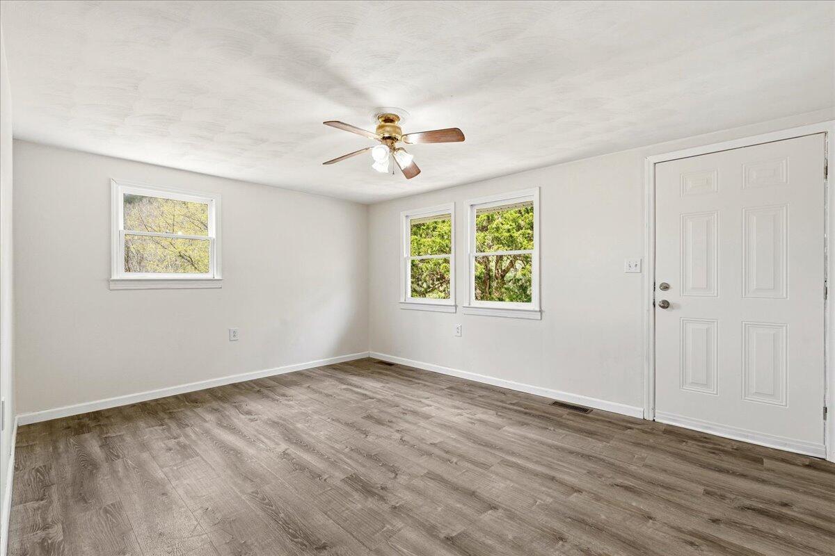28 Scotts Hollow RD