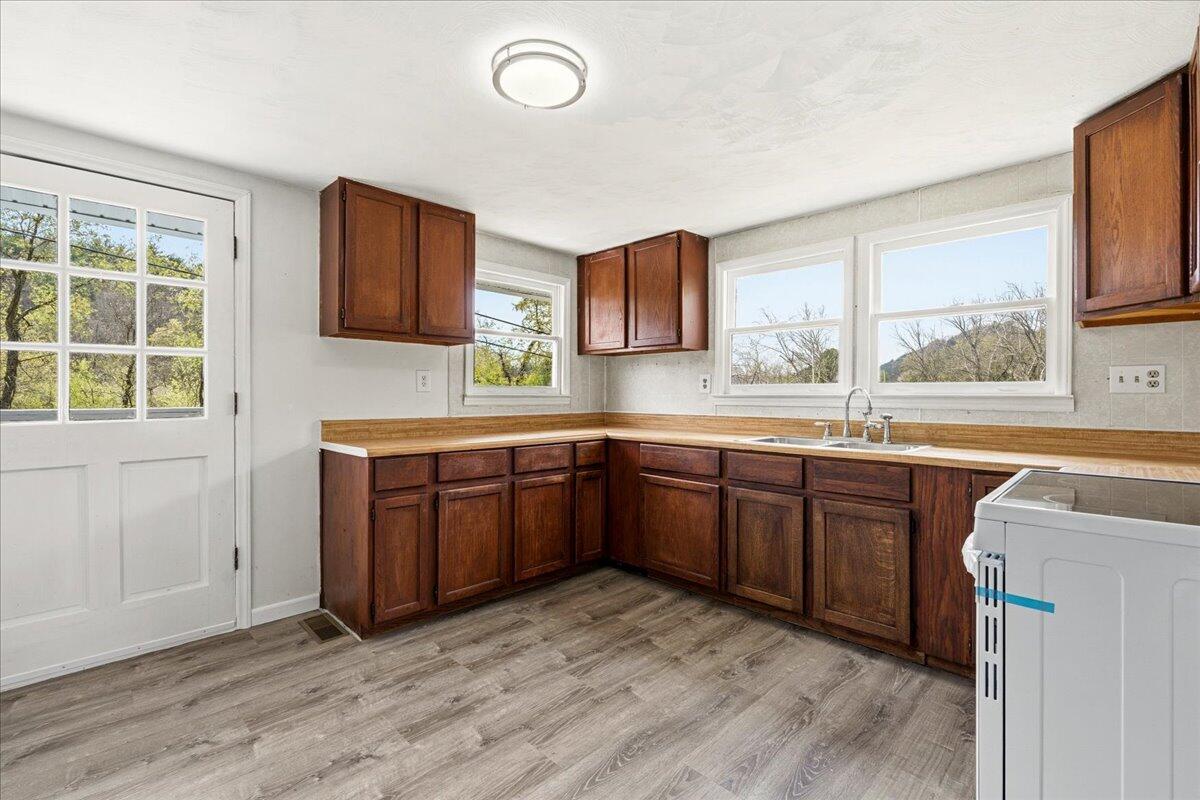 28 Scotts Hollow RD