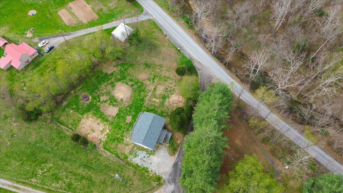 28 Scotts Hollow RD