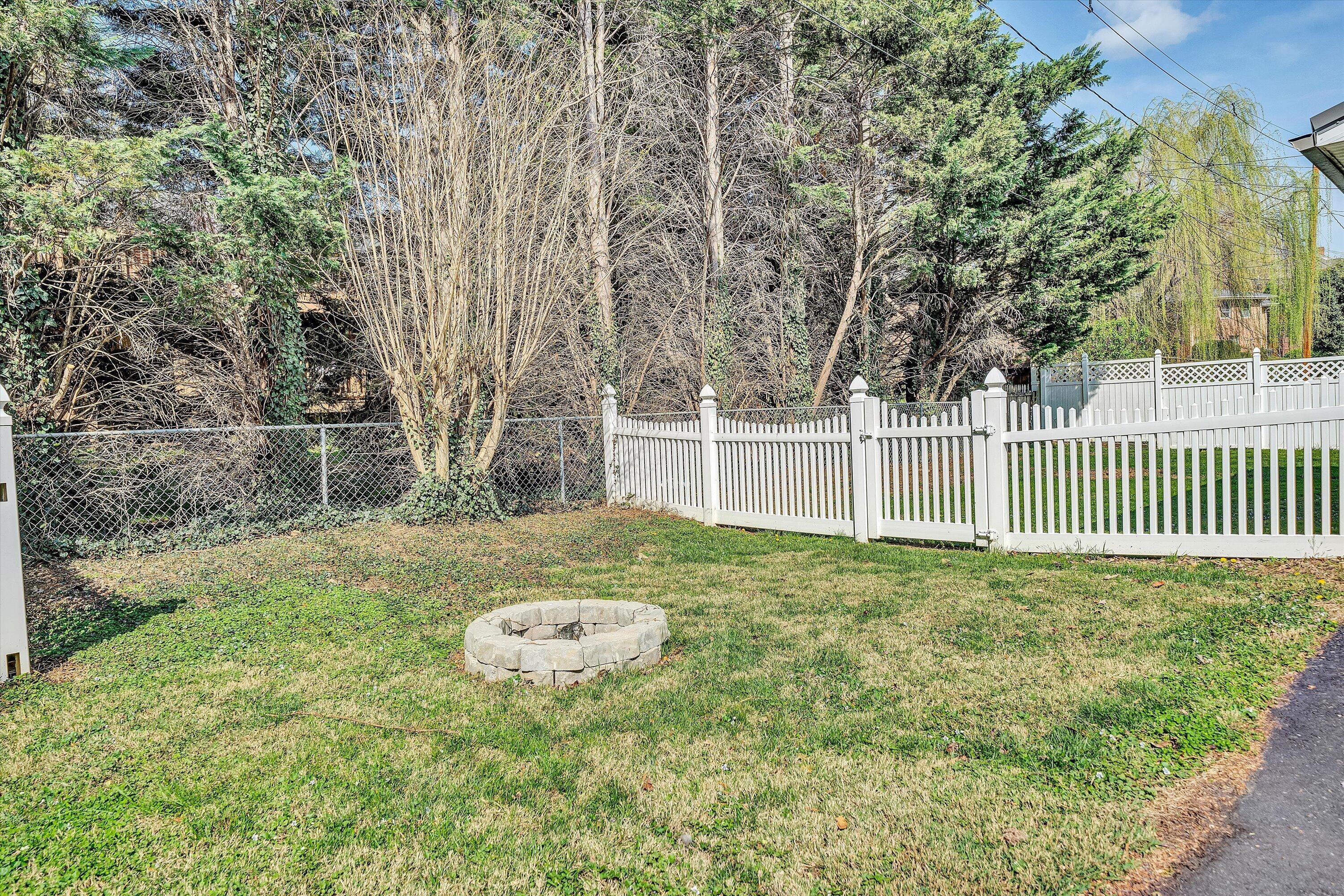 429 Highfield RD