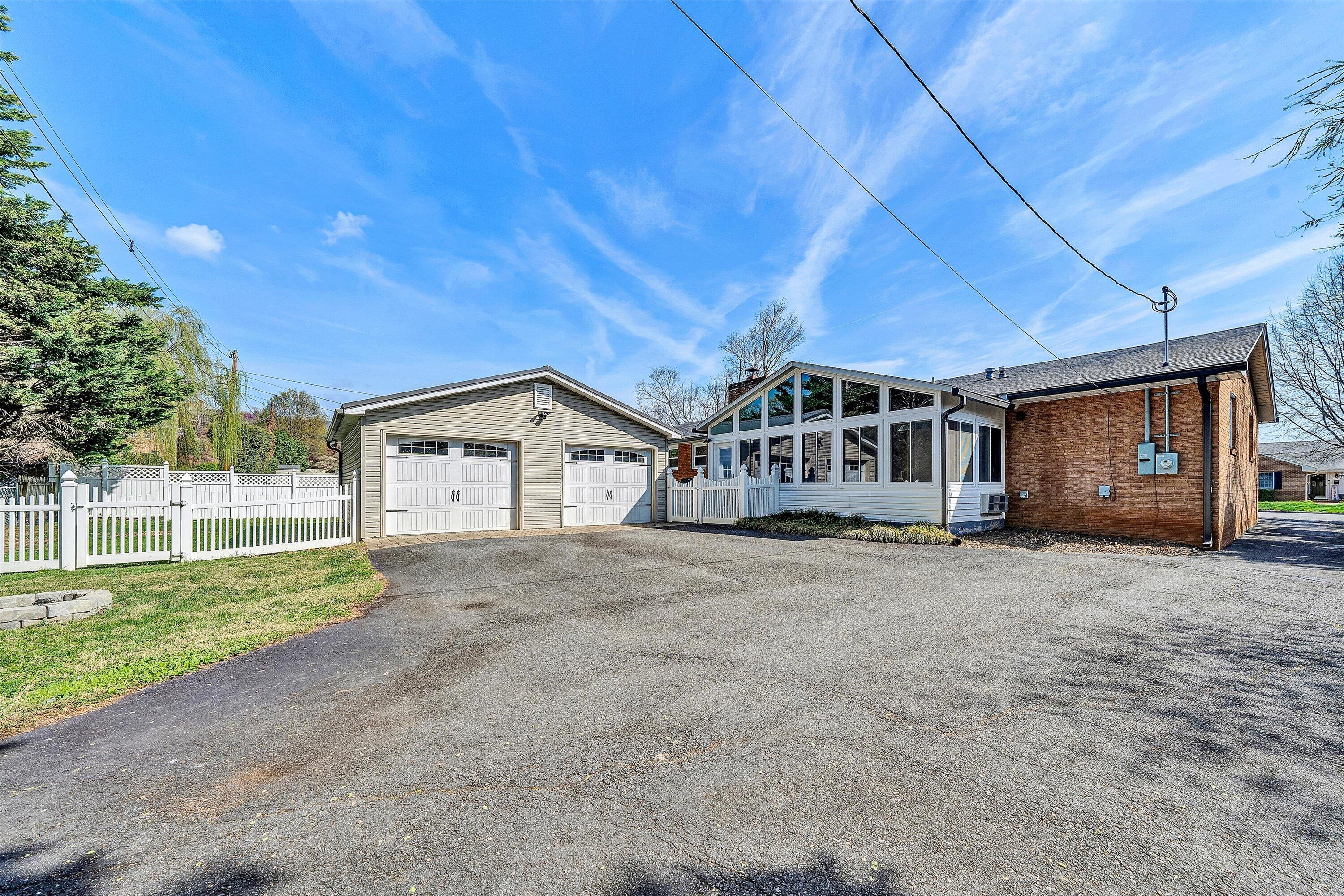429 Highfield RD