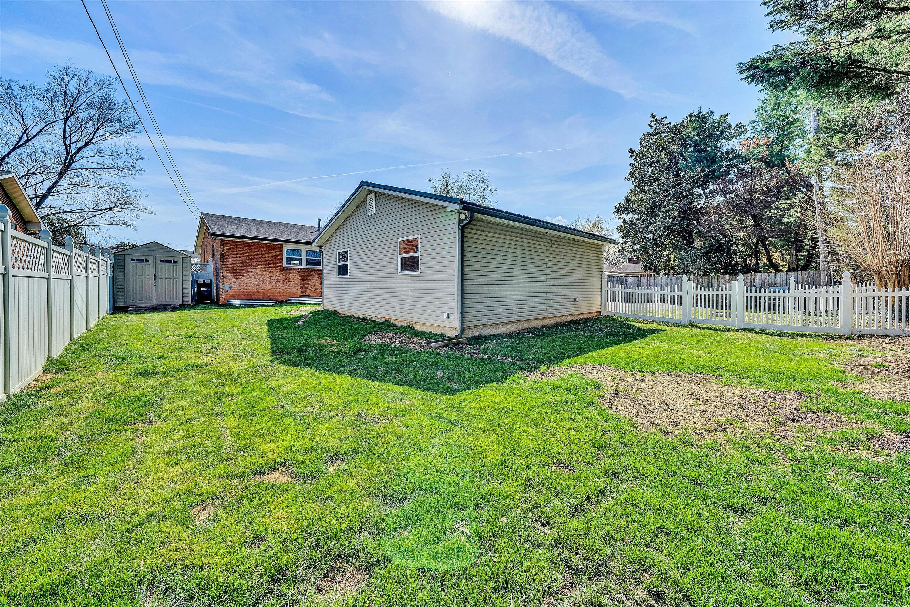 429 Highfield RD