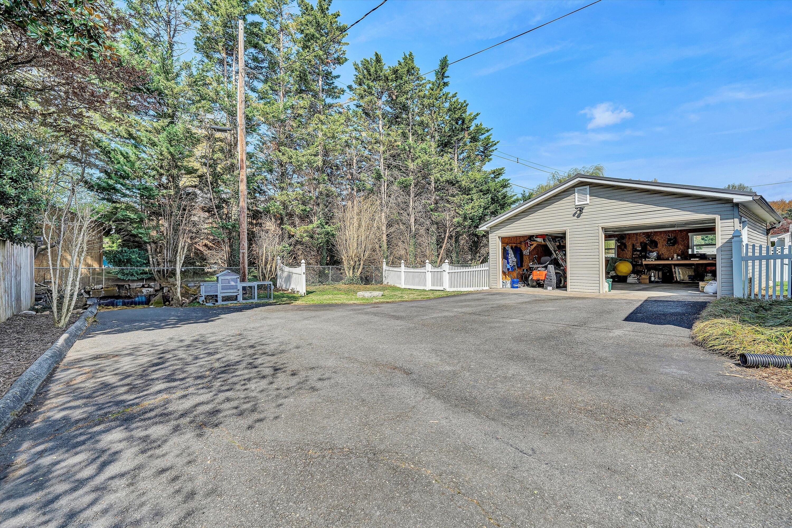 429 Highfield RD