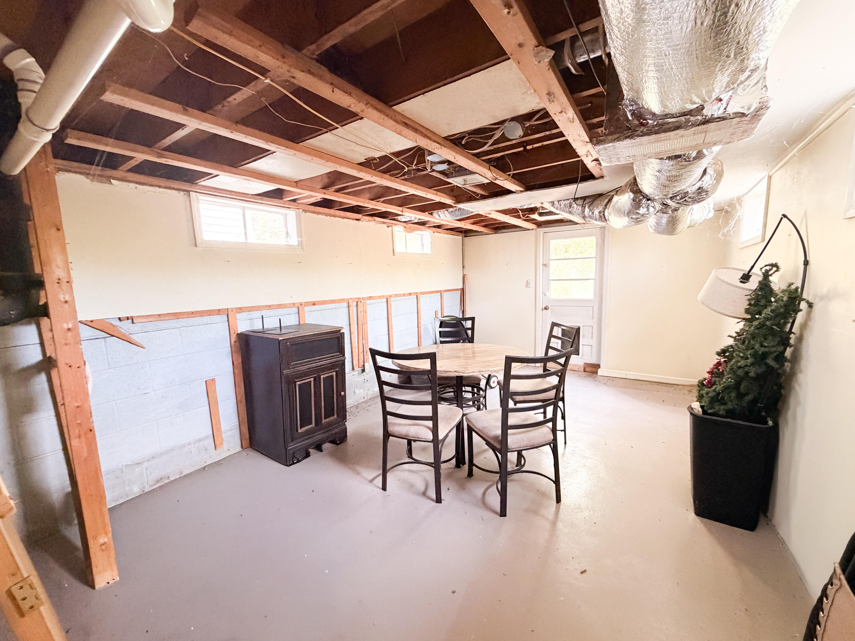 102 6Th ST