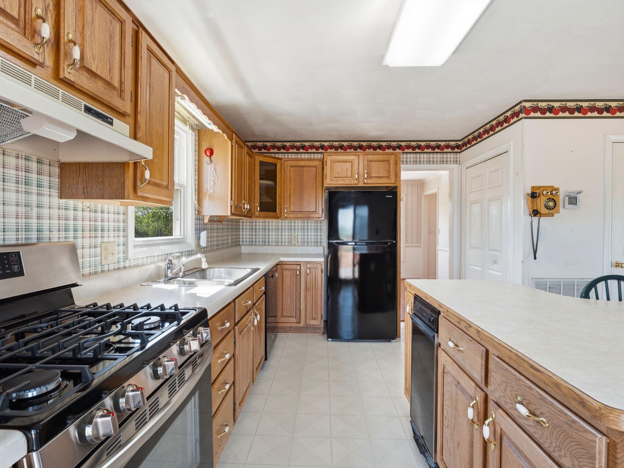 1658 Country Club RD