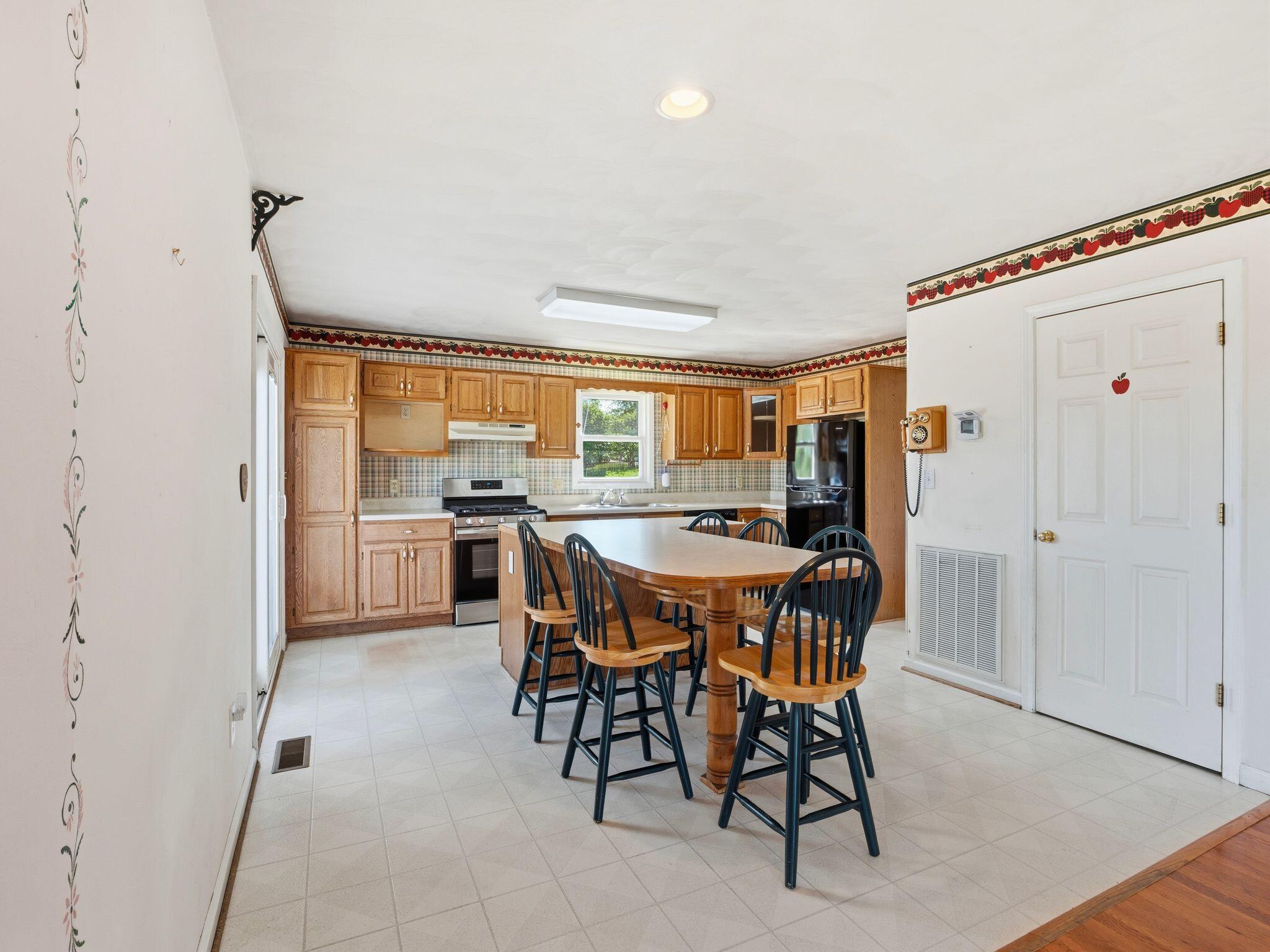 1658 Country Club RD
