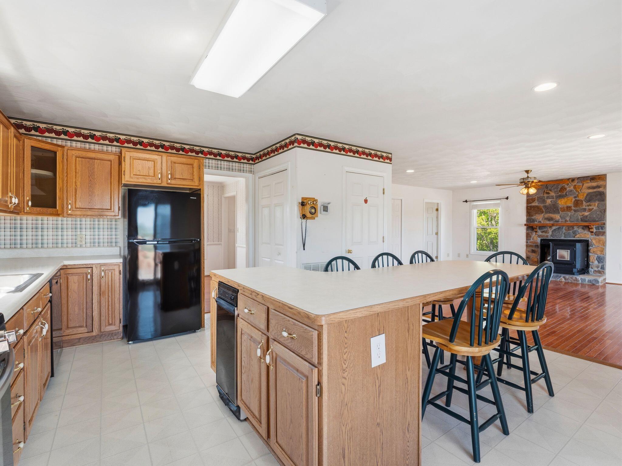 1658 Country Club RD