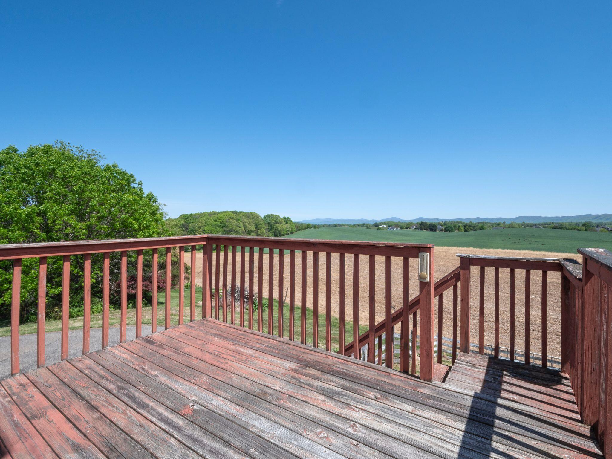 1658 Country Club RD