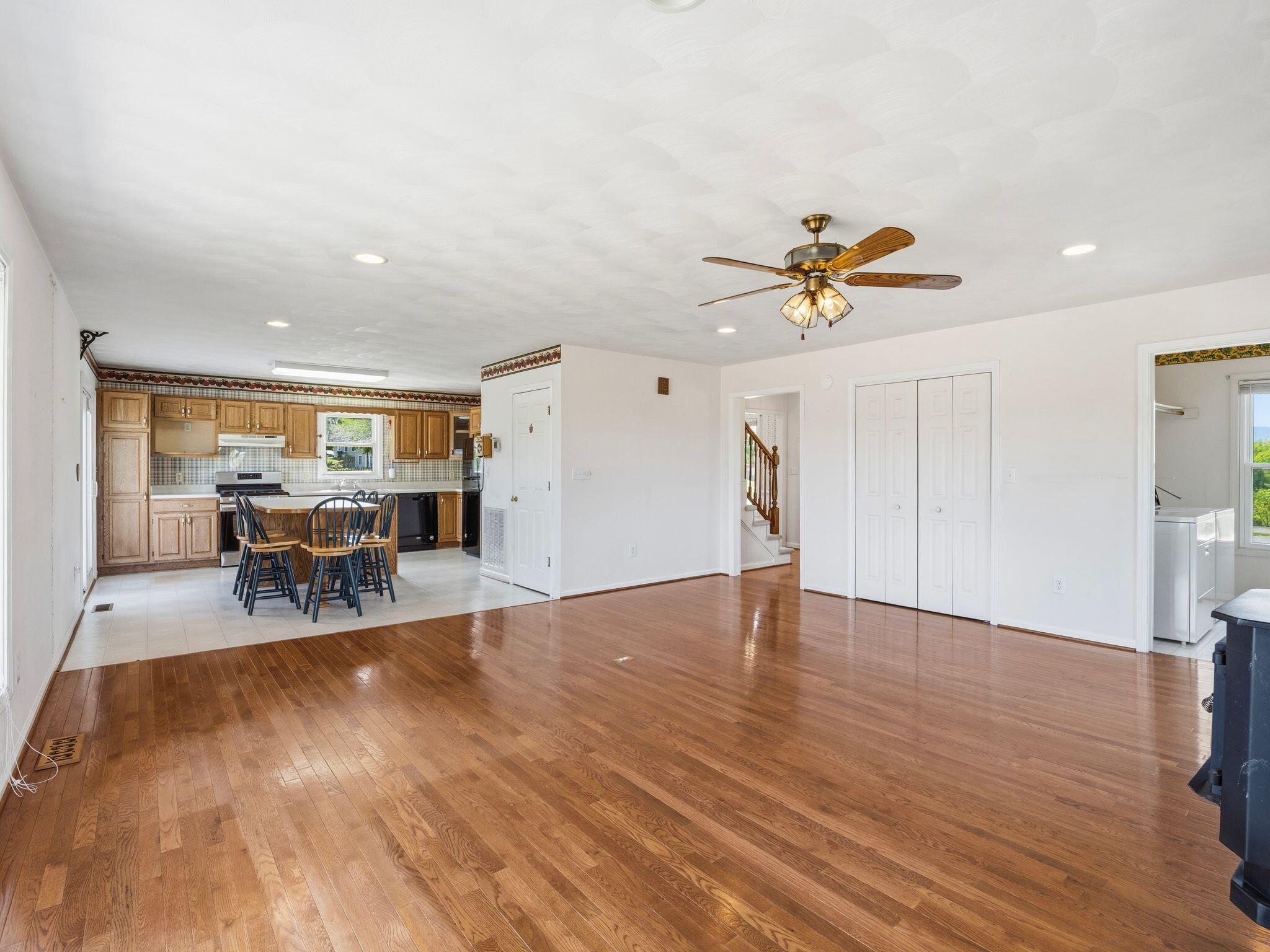 1658 Country Club RD