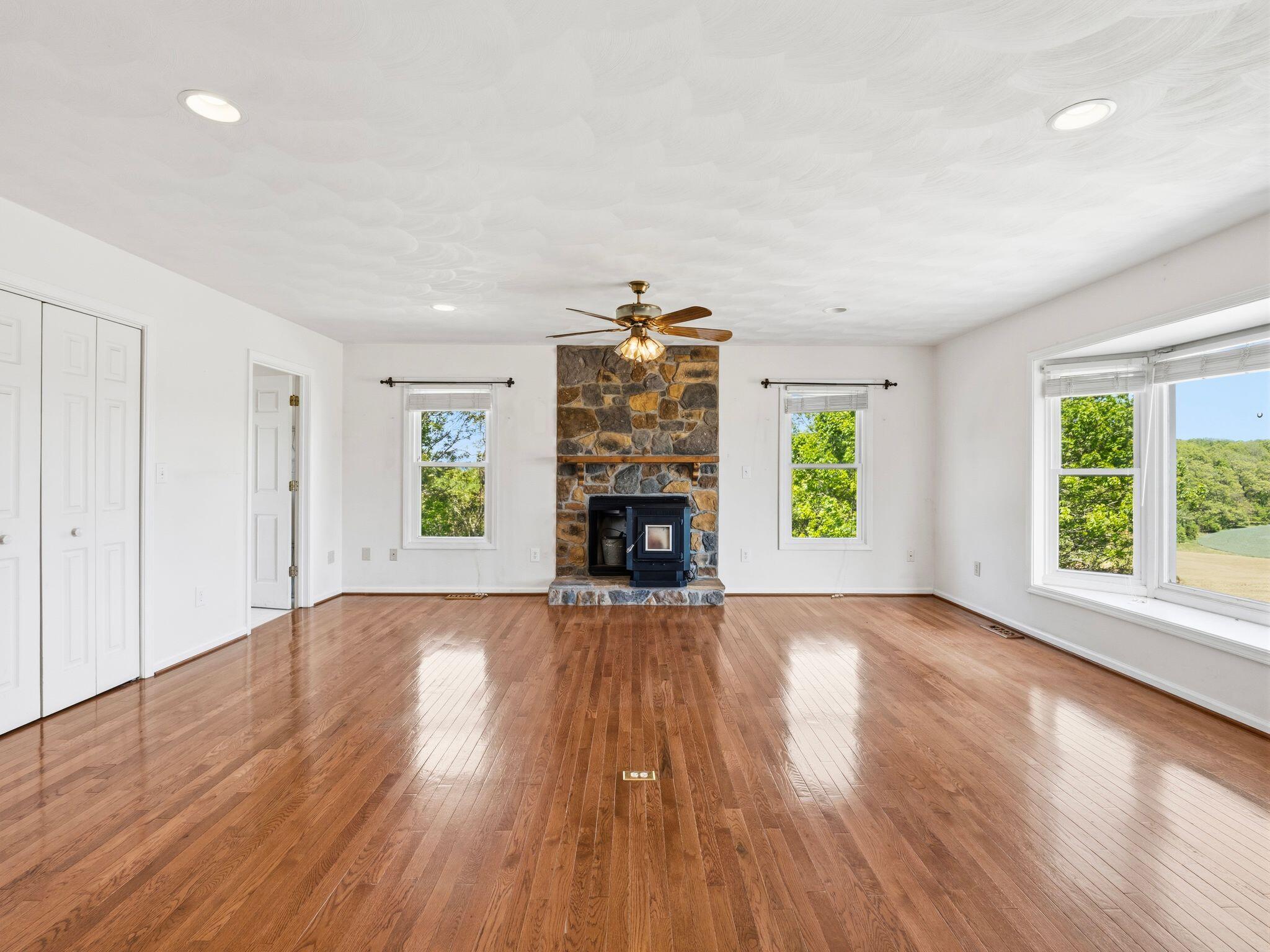 1658 Country Club RD