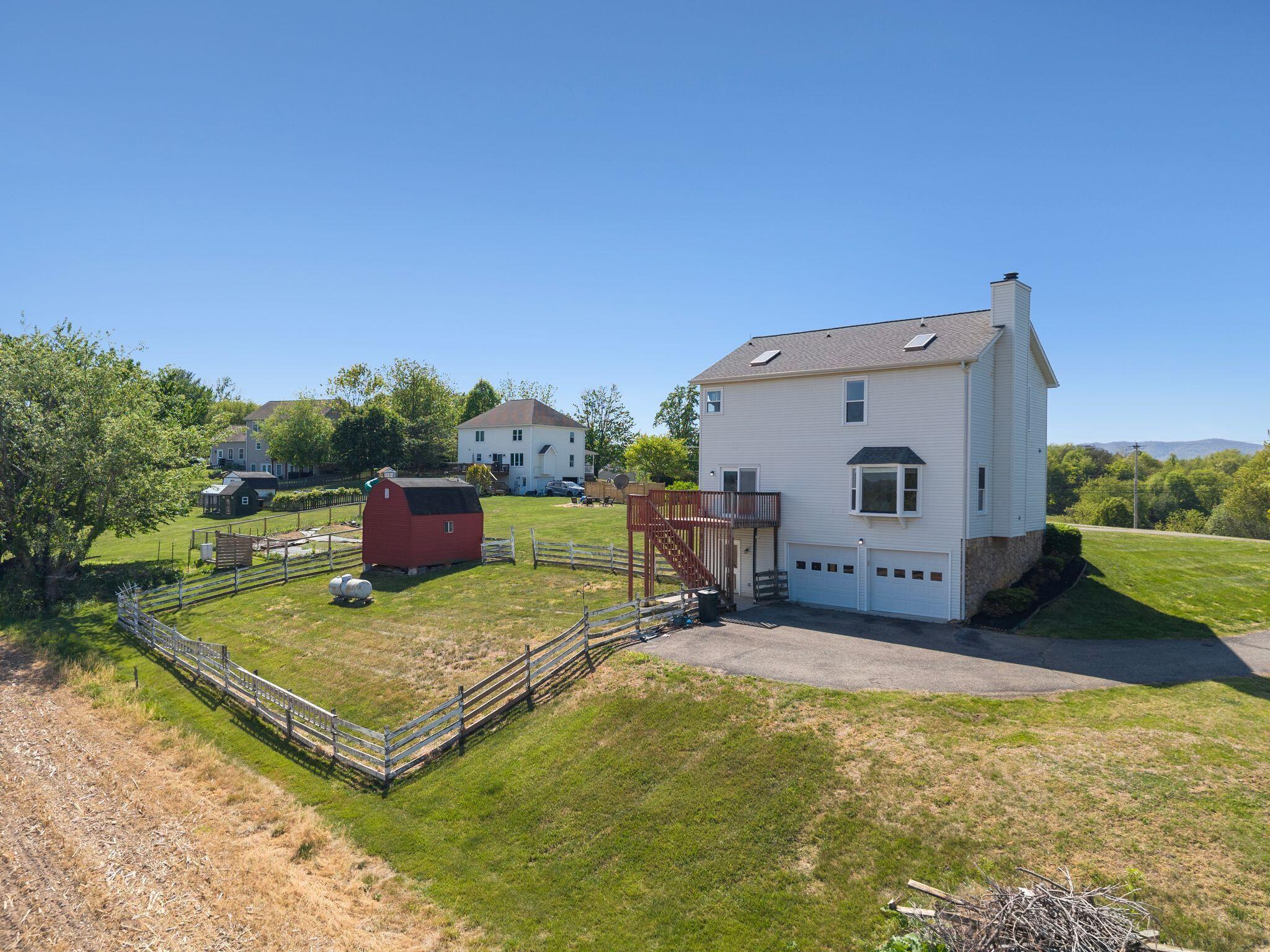 1658 Country Club RD