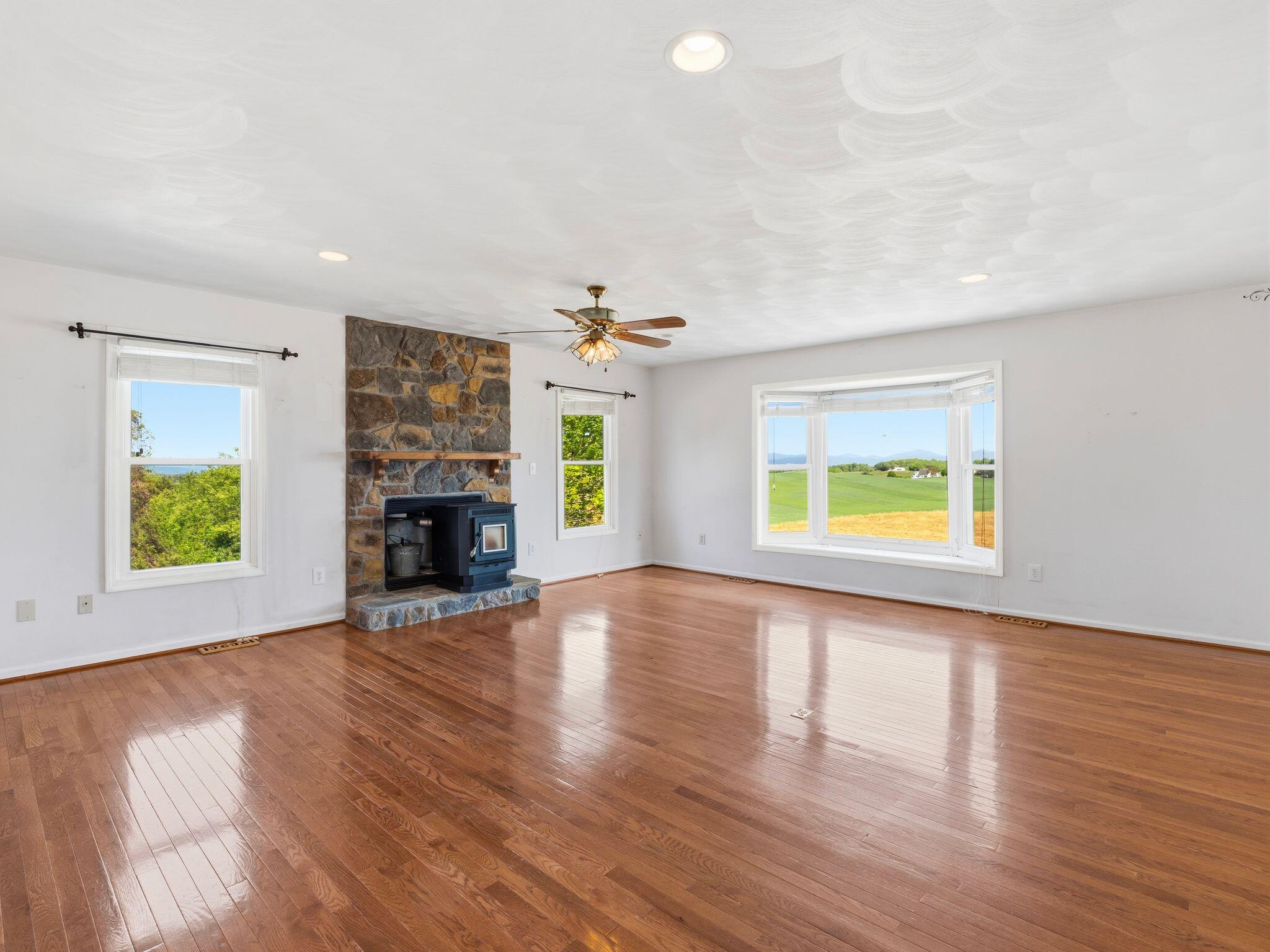 1658 Country Club RD
