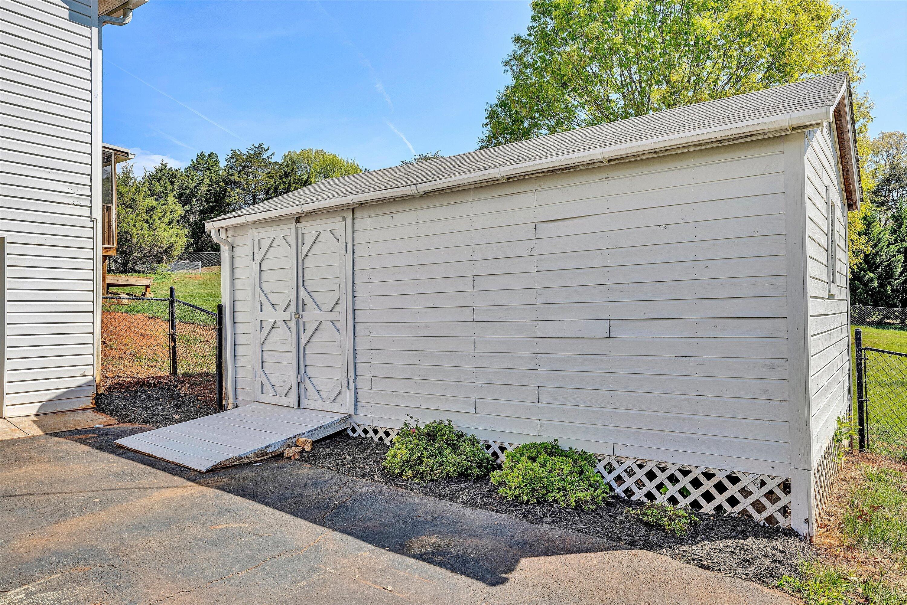 1392 Virginia Woods DR