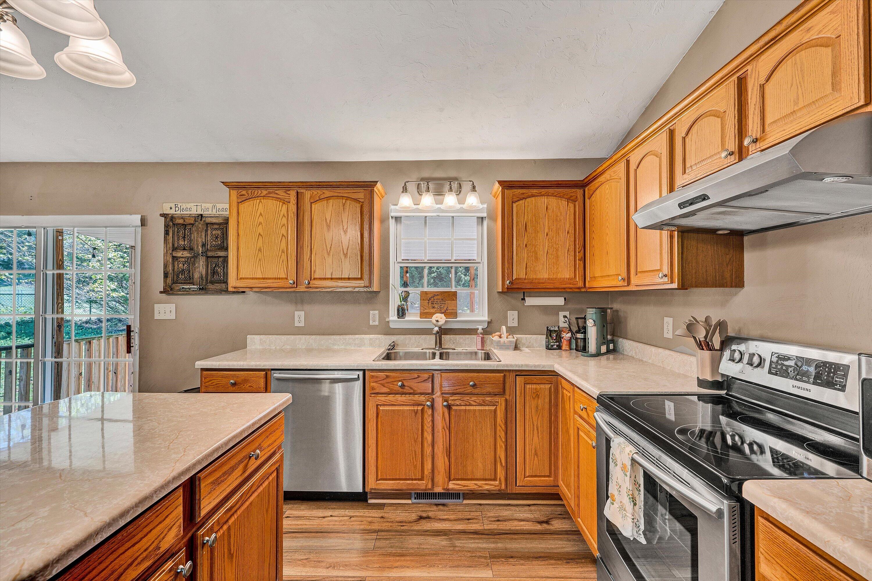 1392 Virginia Woods DR