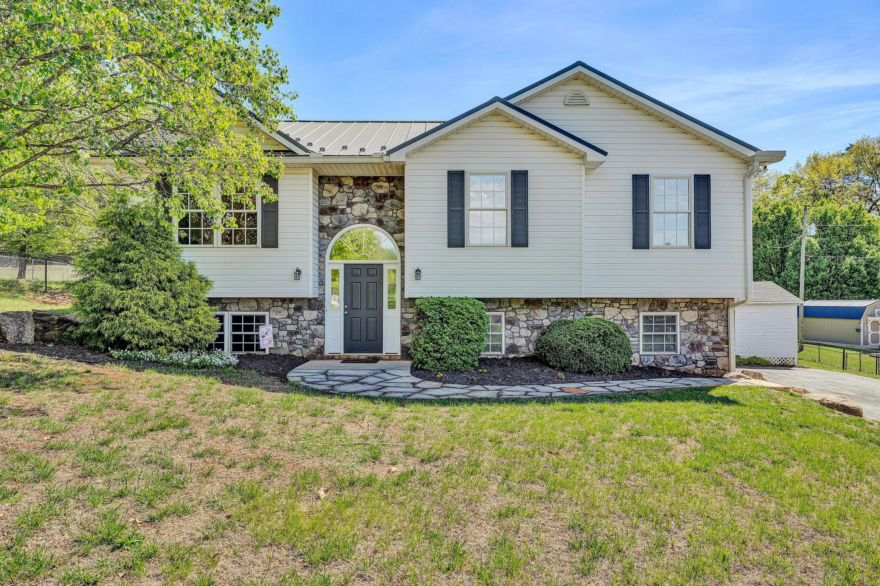 1392 Virginia Woods DR