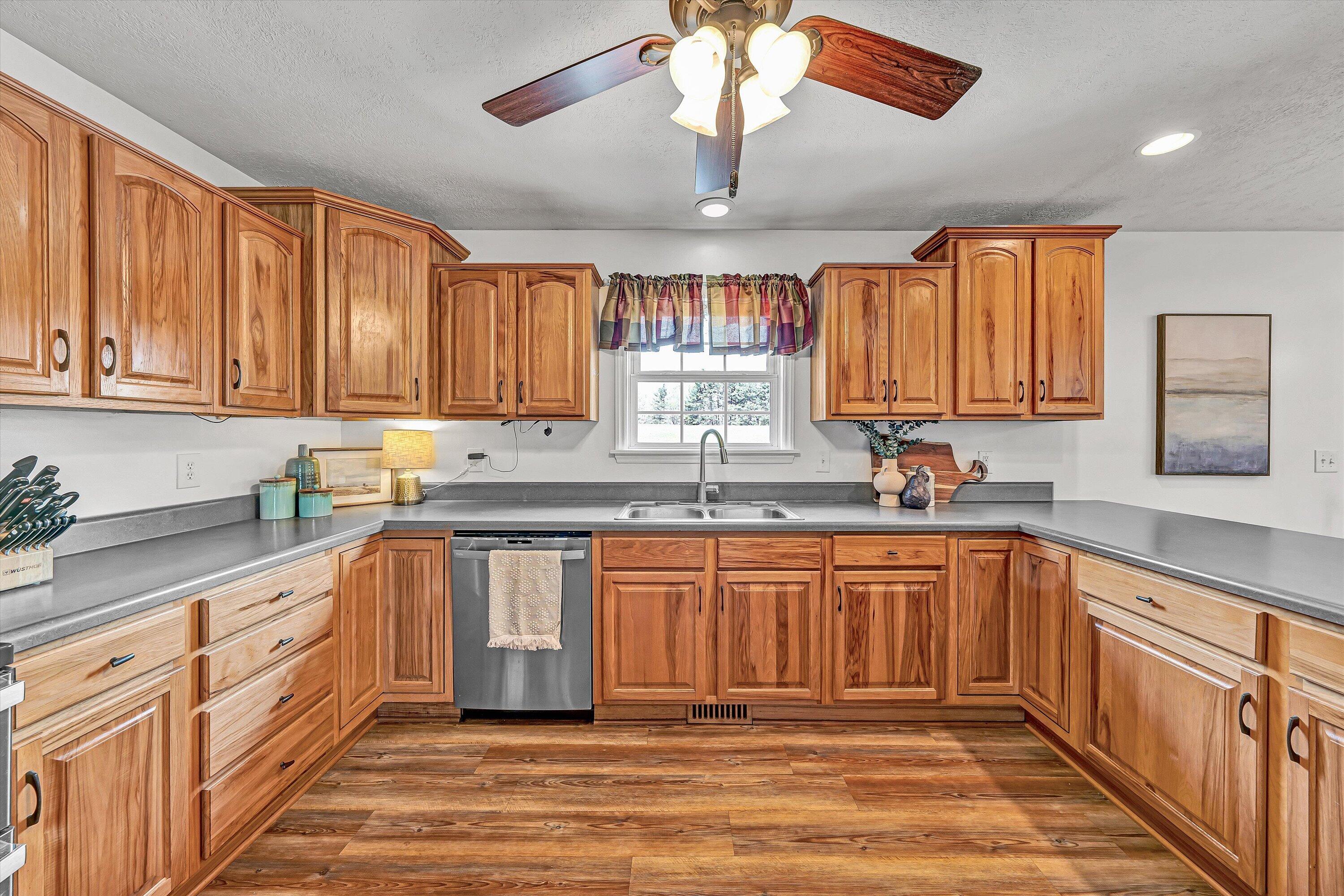 1757 Daniels Run RD NE