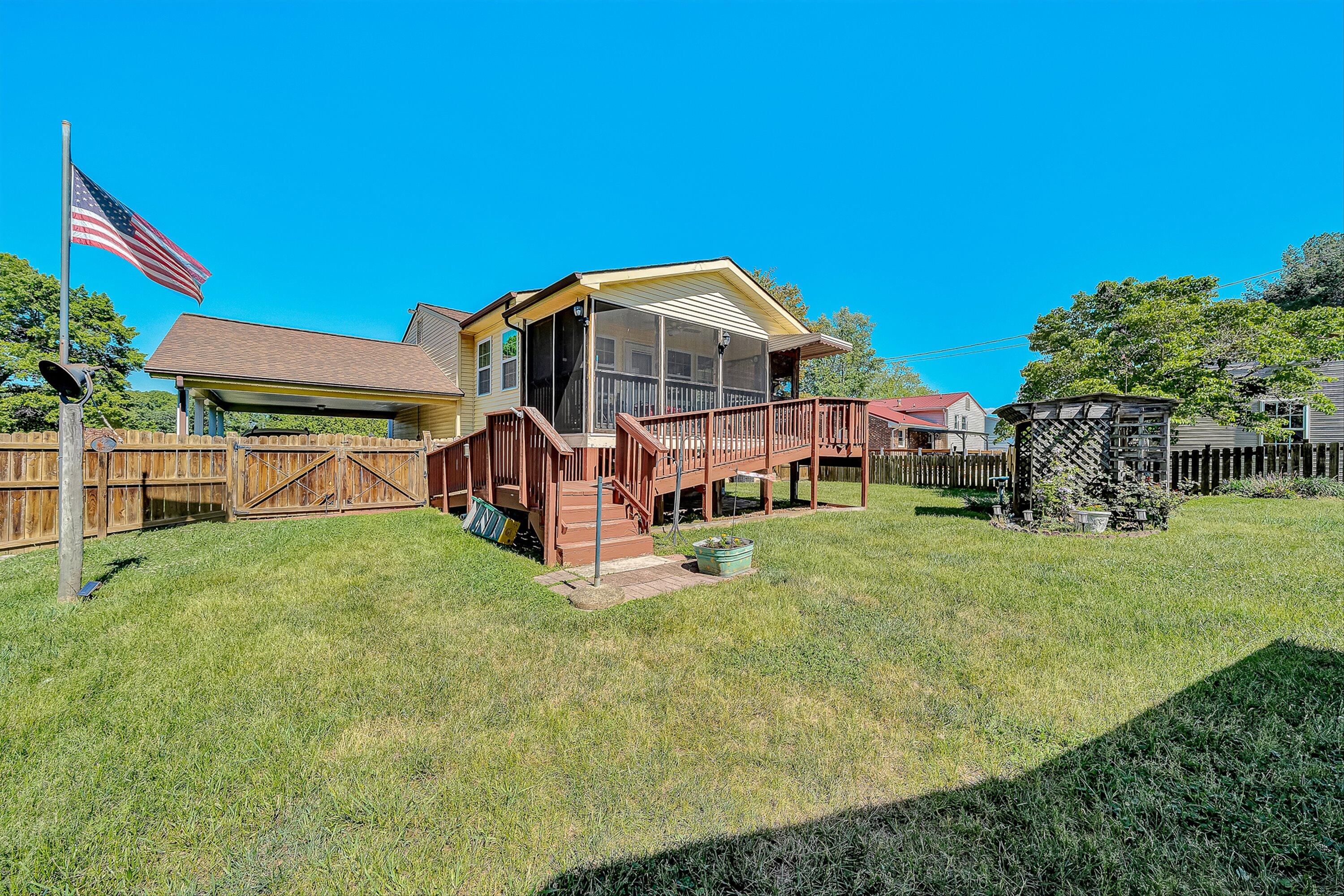 3033 Parham DR