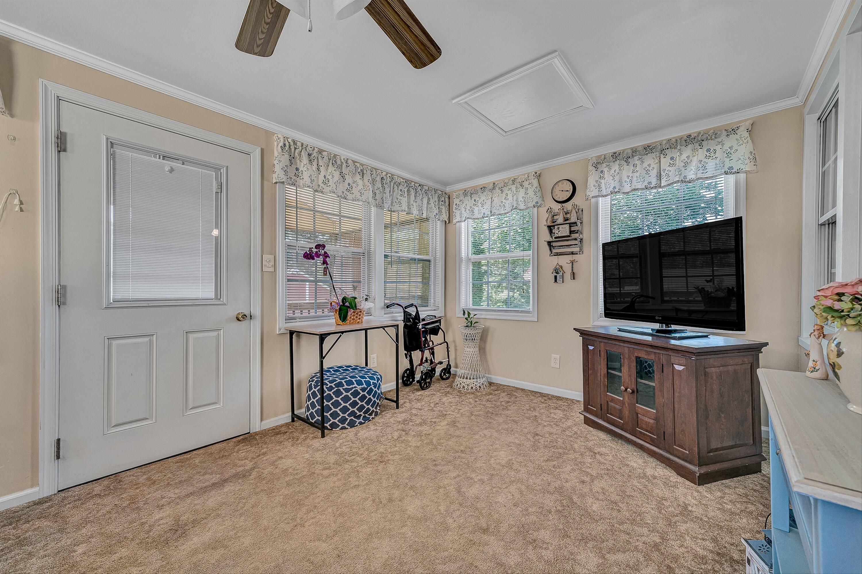 3033 Parham DR