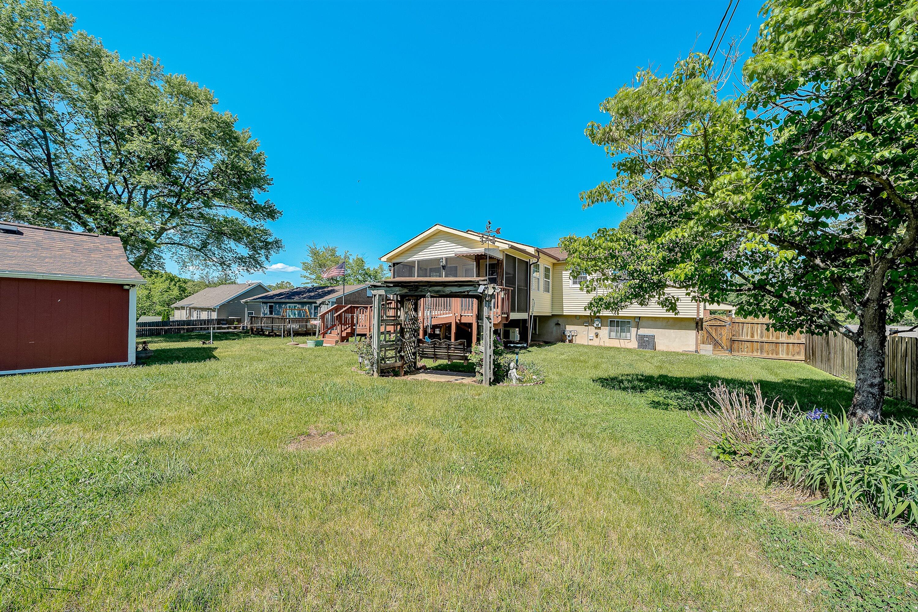 3033 Parham DR