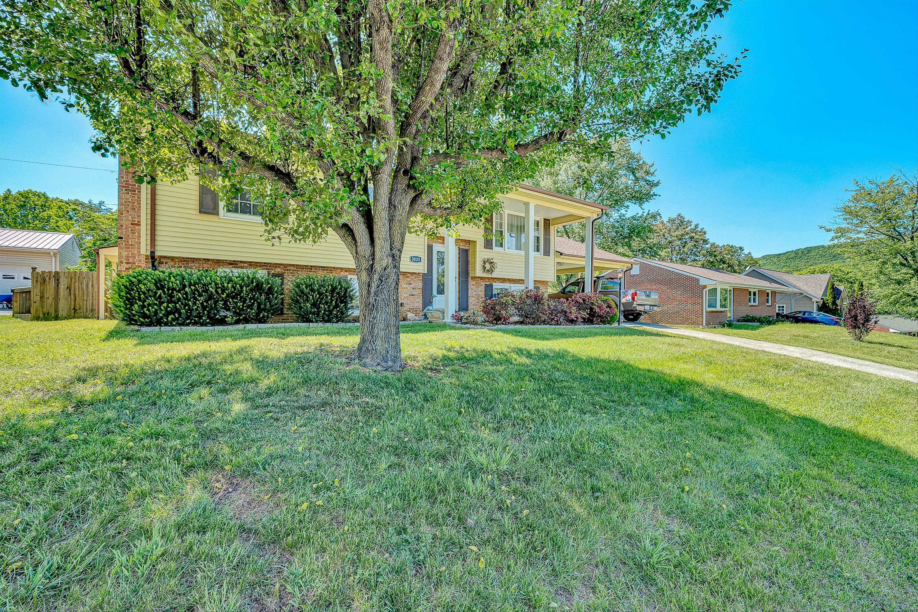 3033 Parham DR