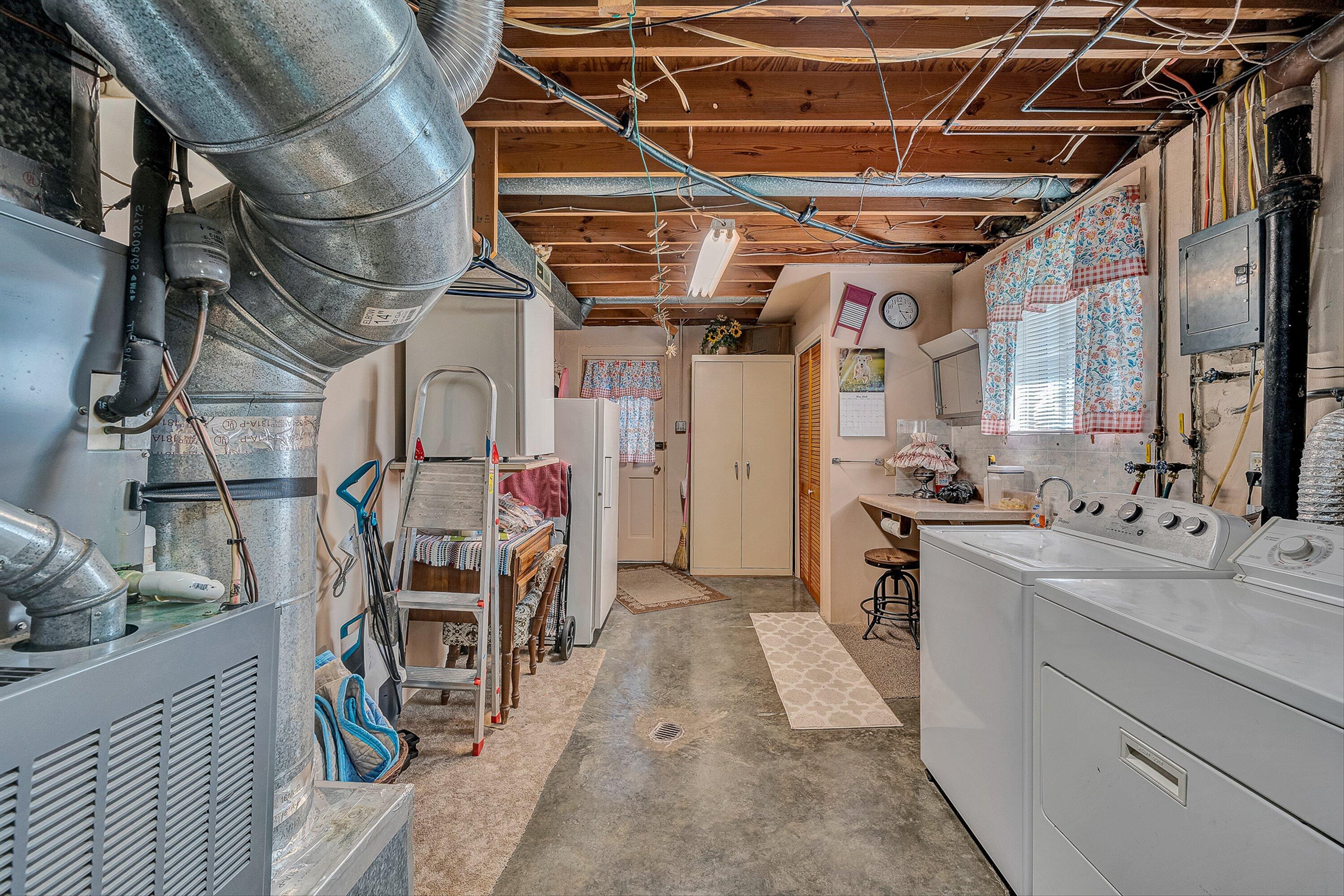 3033 Parham DR