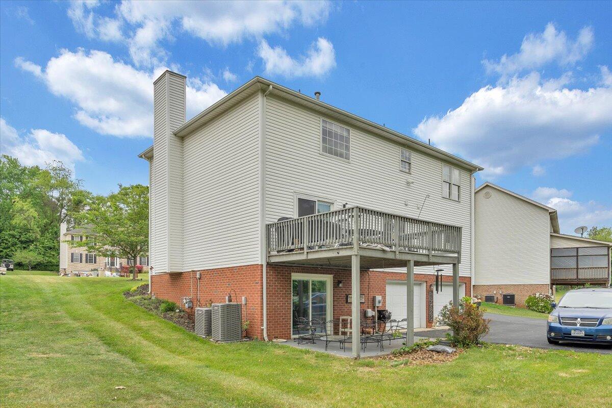 735 Ridgecrest LN