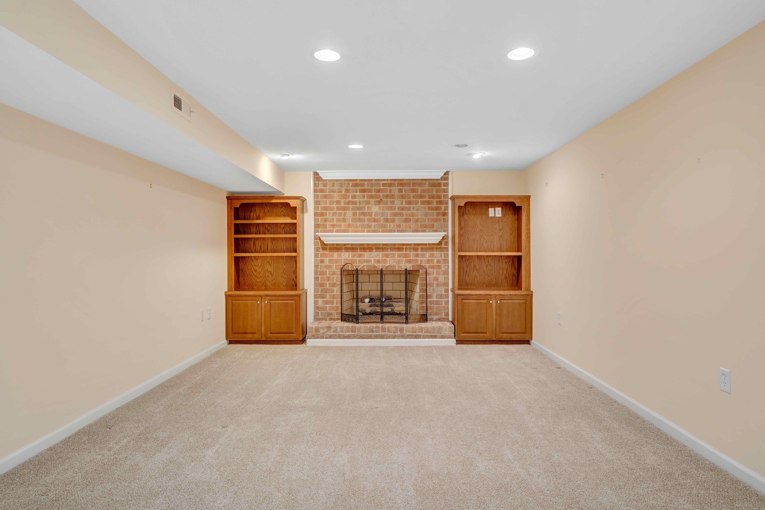 7173 Hollyberry RD SW