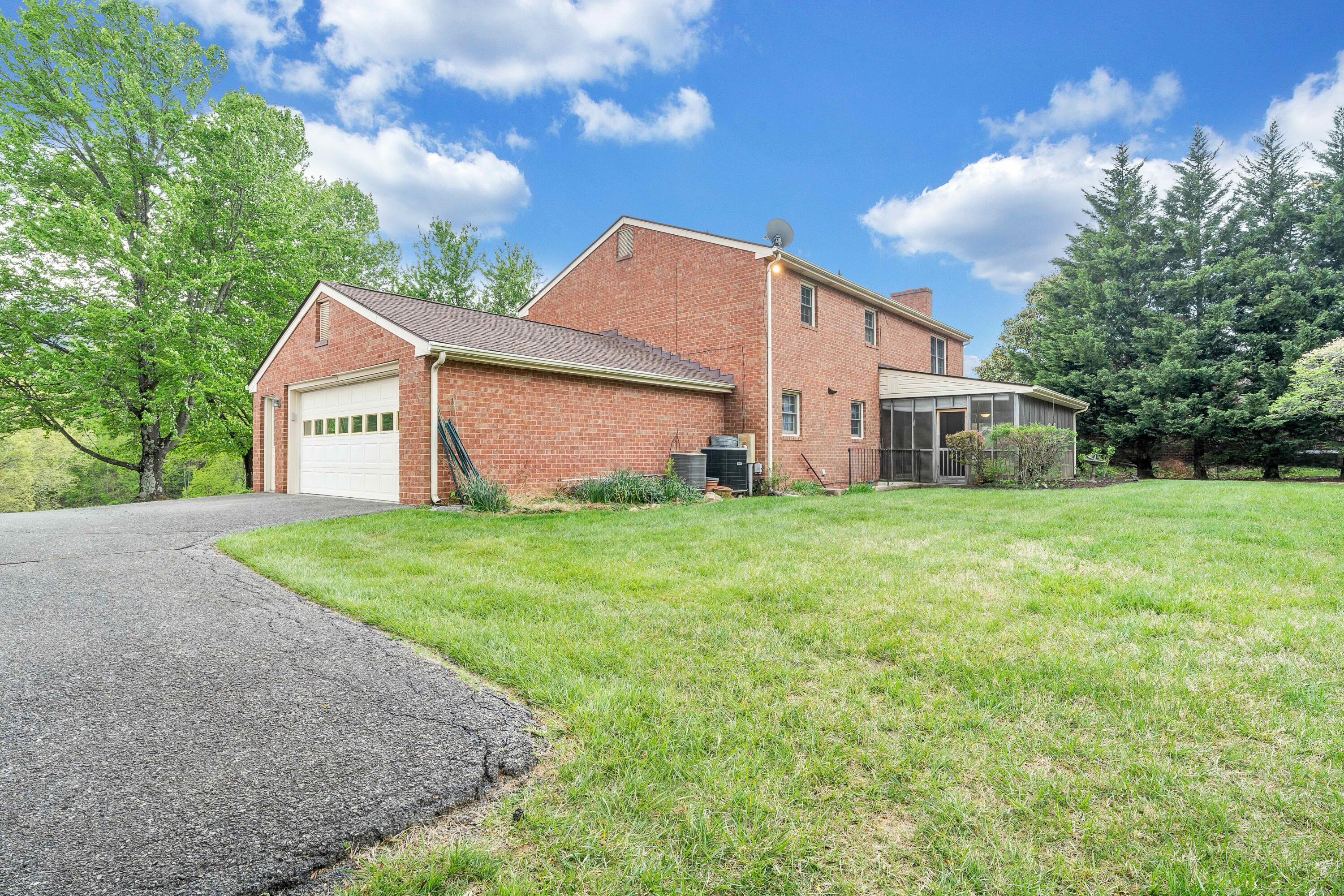 7173 Hollyberry RD SW