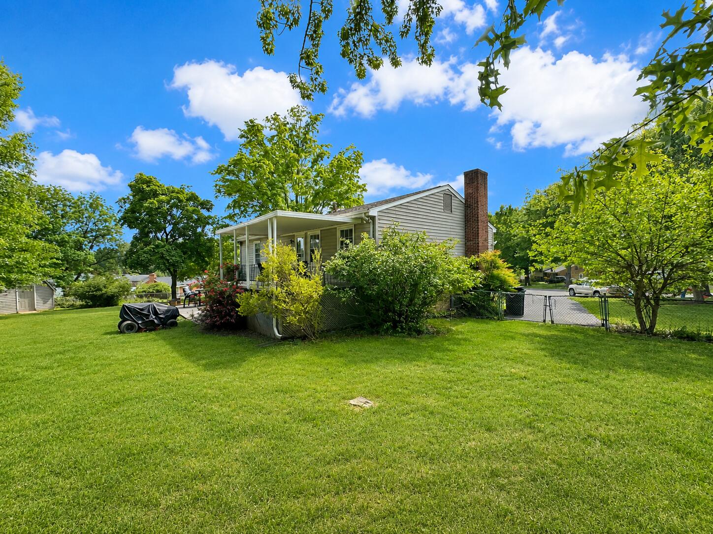 5225 Foxtail LN