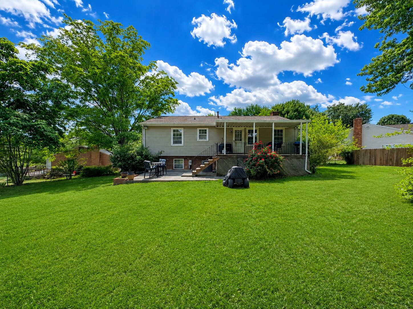 5225 Foxtail LN