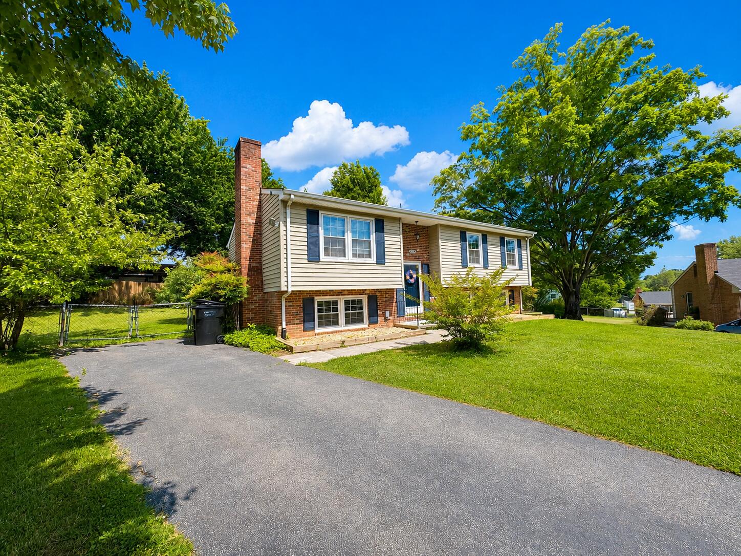 5225 Foxtail LN