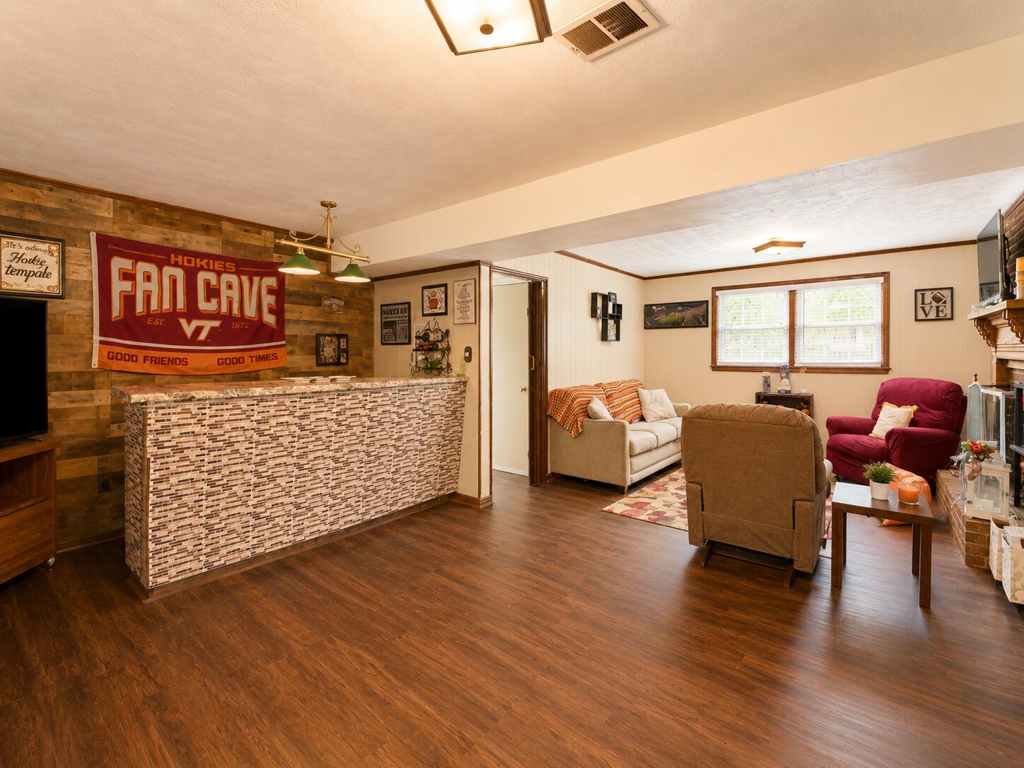 5225 Foxtail LN