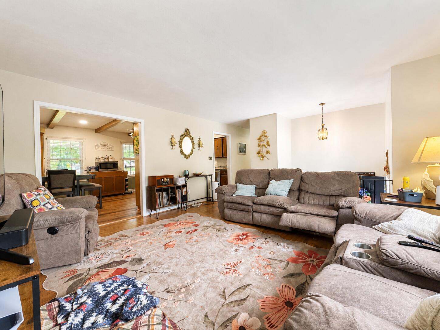 5225 Foxtail LN