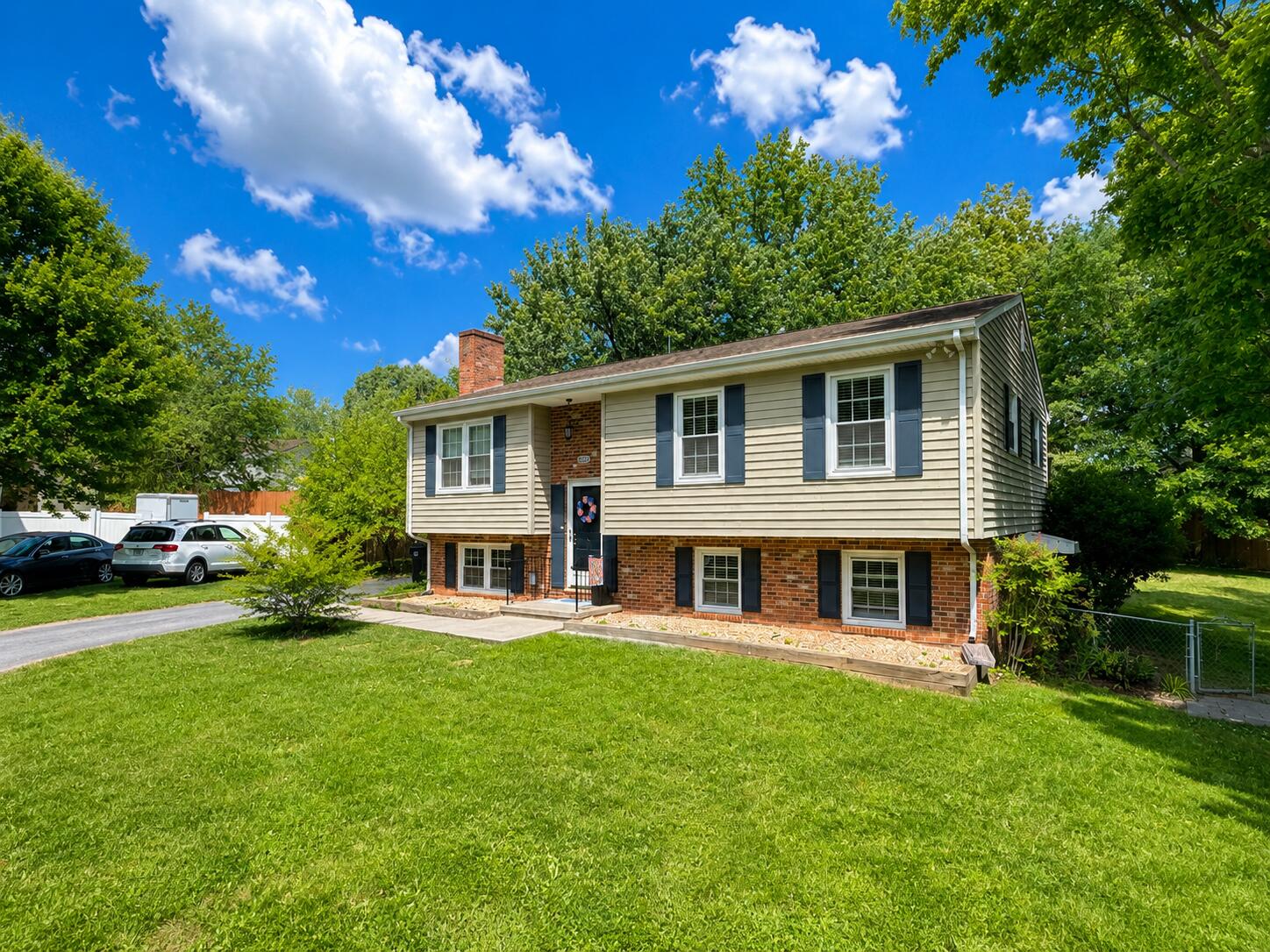 5225 Foxtail LN