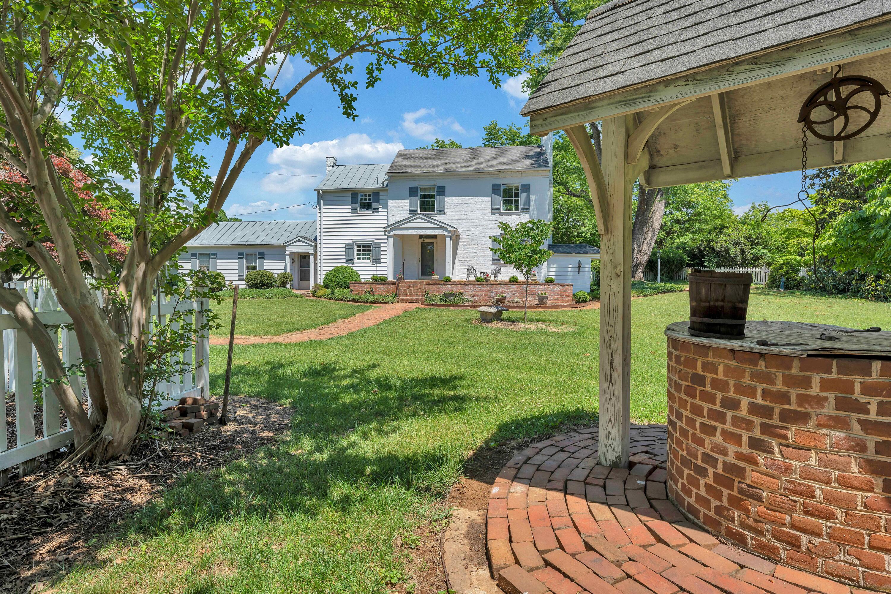 6126 Greyholme LN