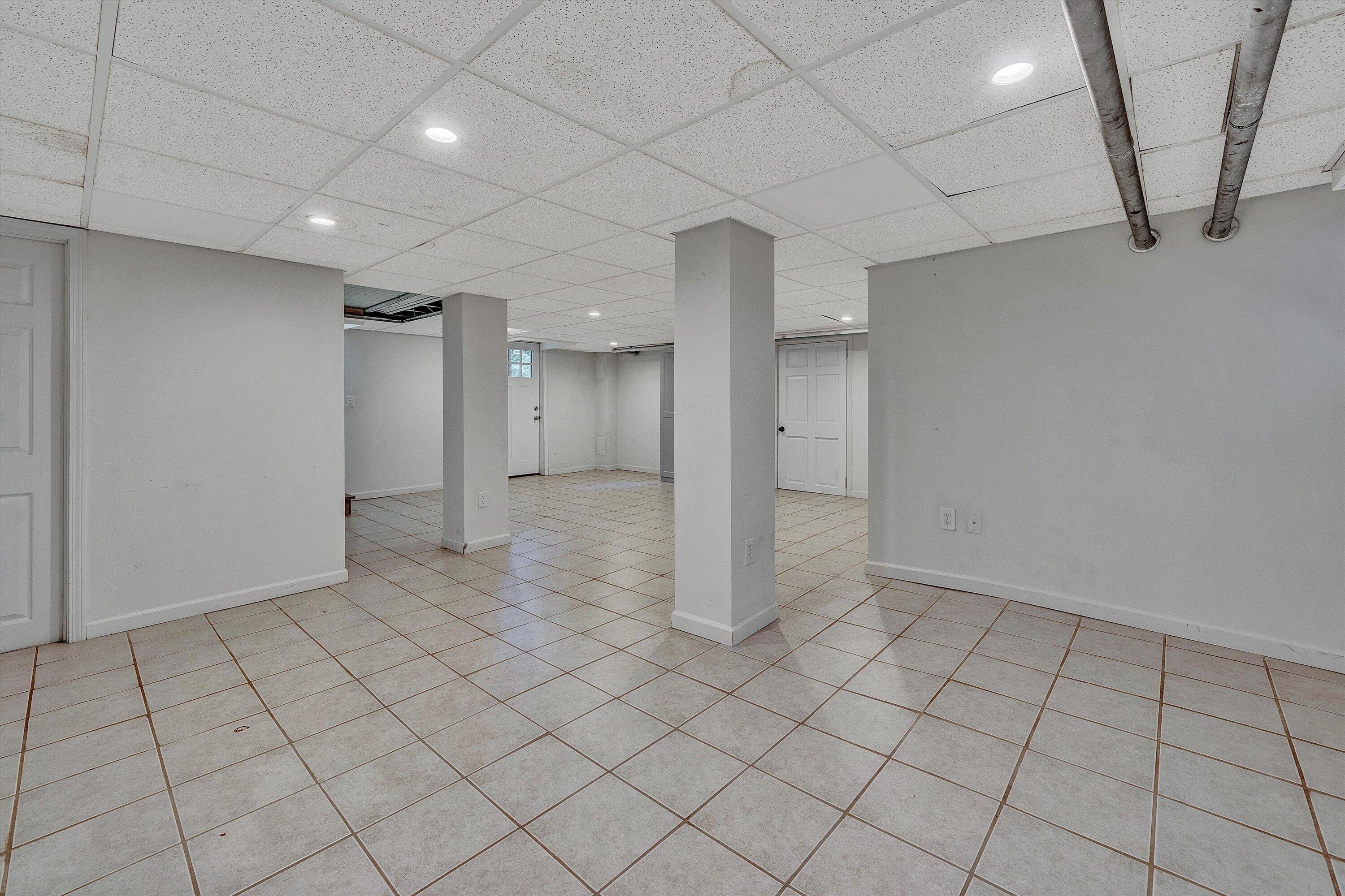 2143 Broadway AVE SW