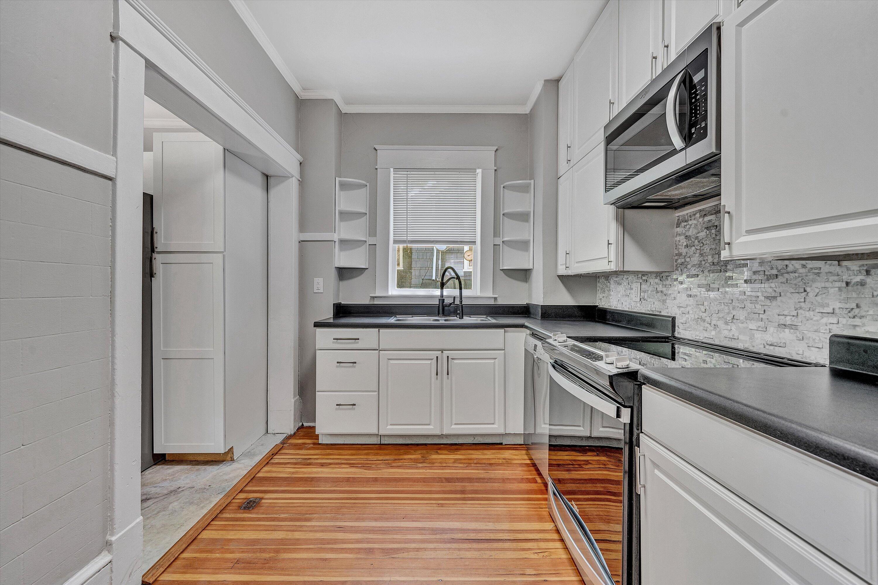 2143 Broadway AVE SW