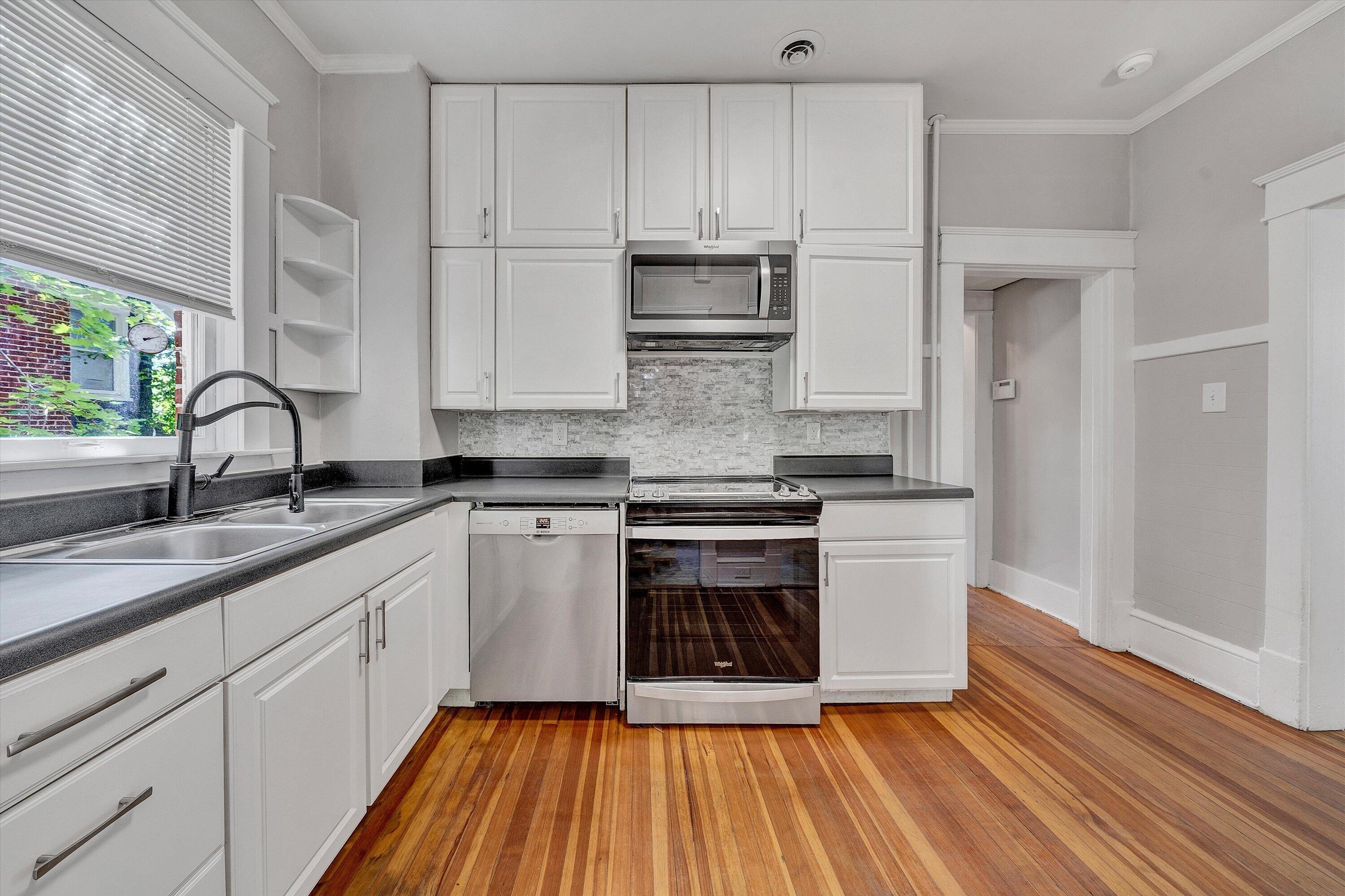 2143 Broadway AVE SW