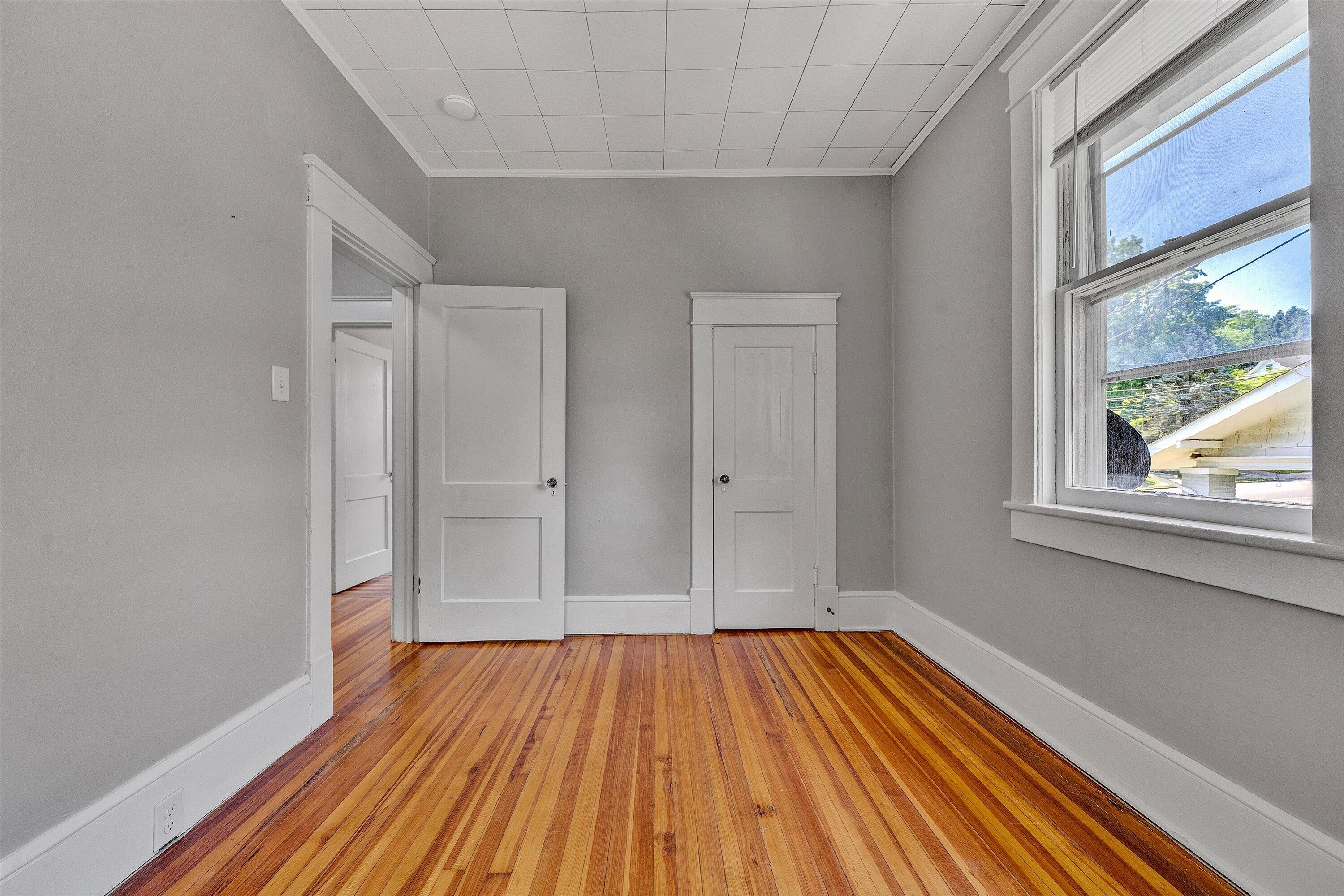 2143 Broadway AVE SW