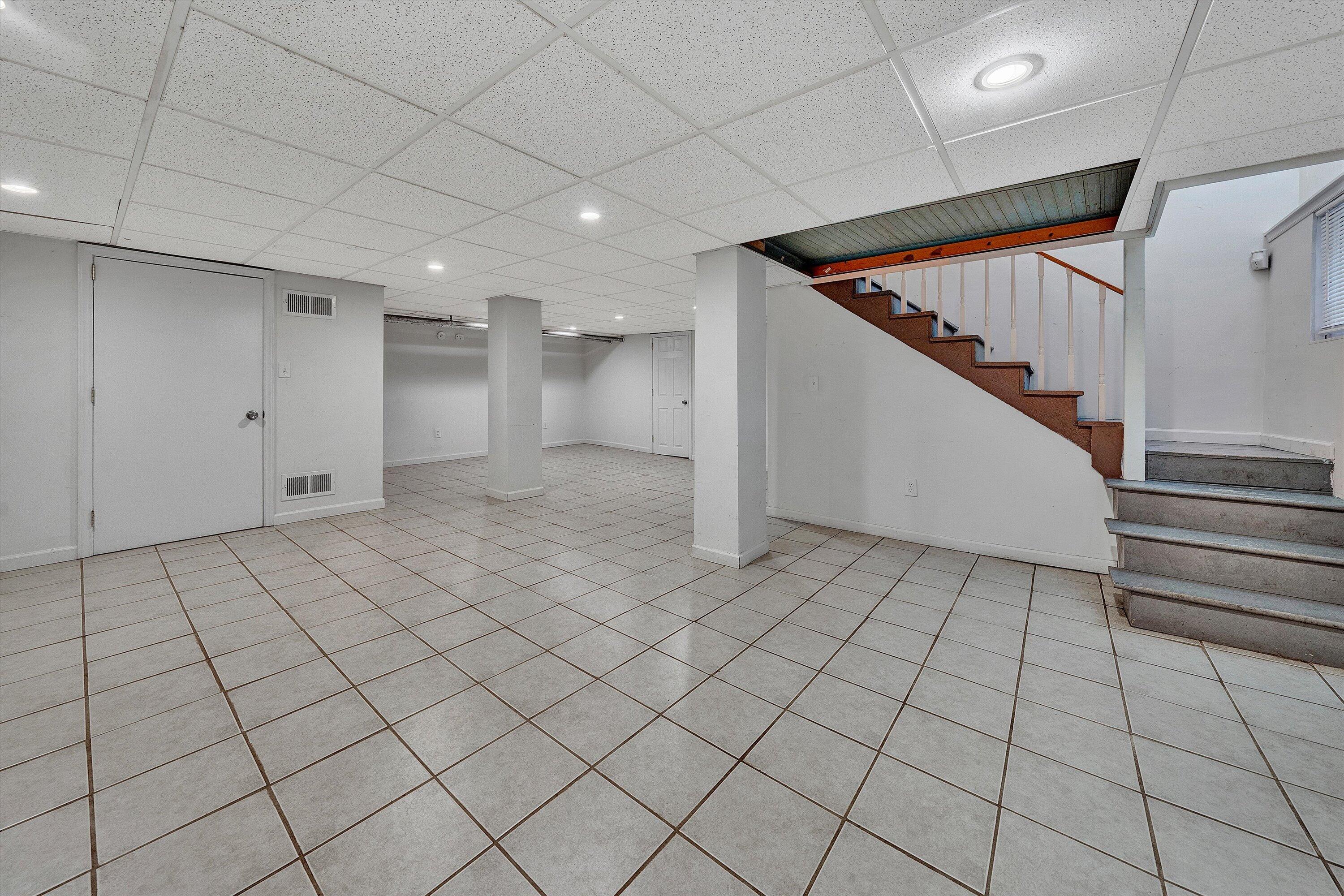 2143 Broadway AVE SW