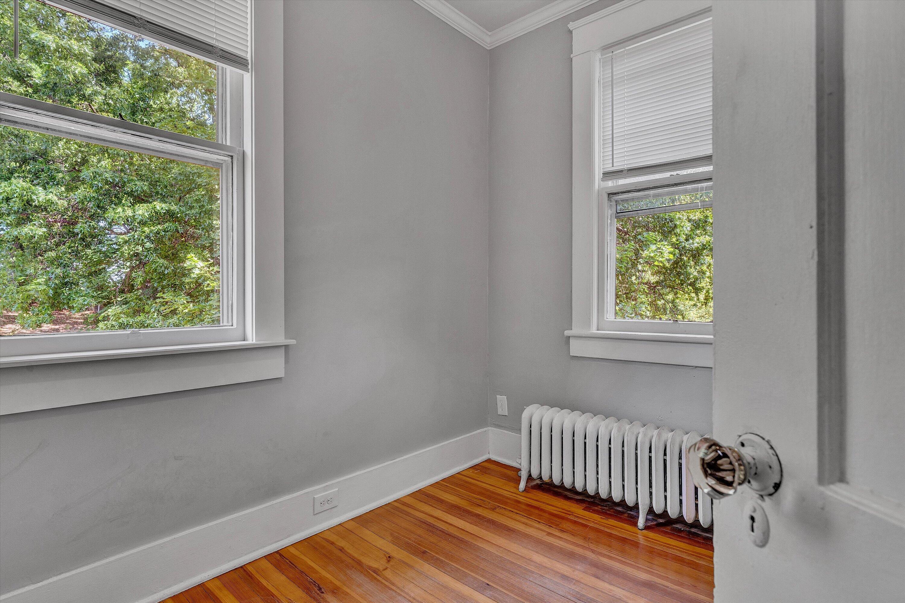 2143 Broadway AVE SW