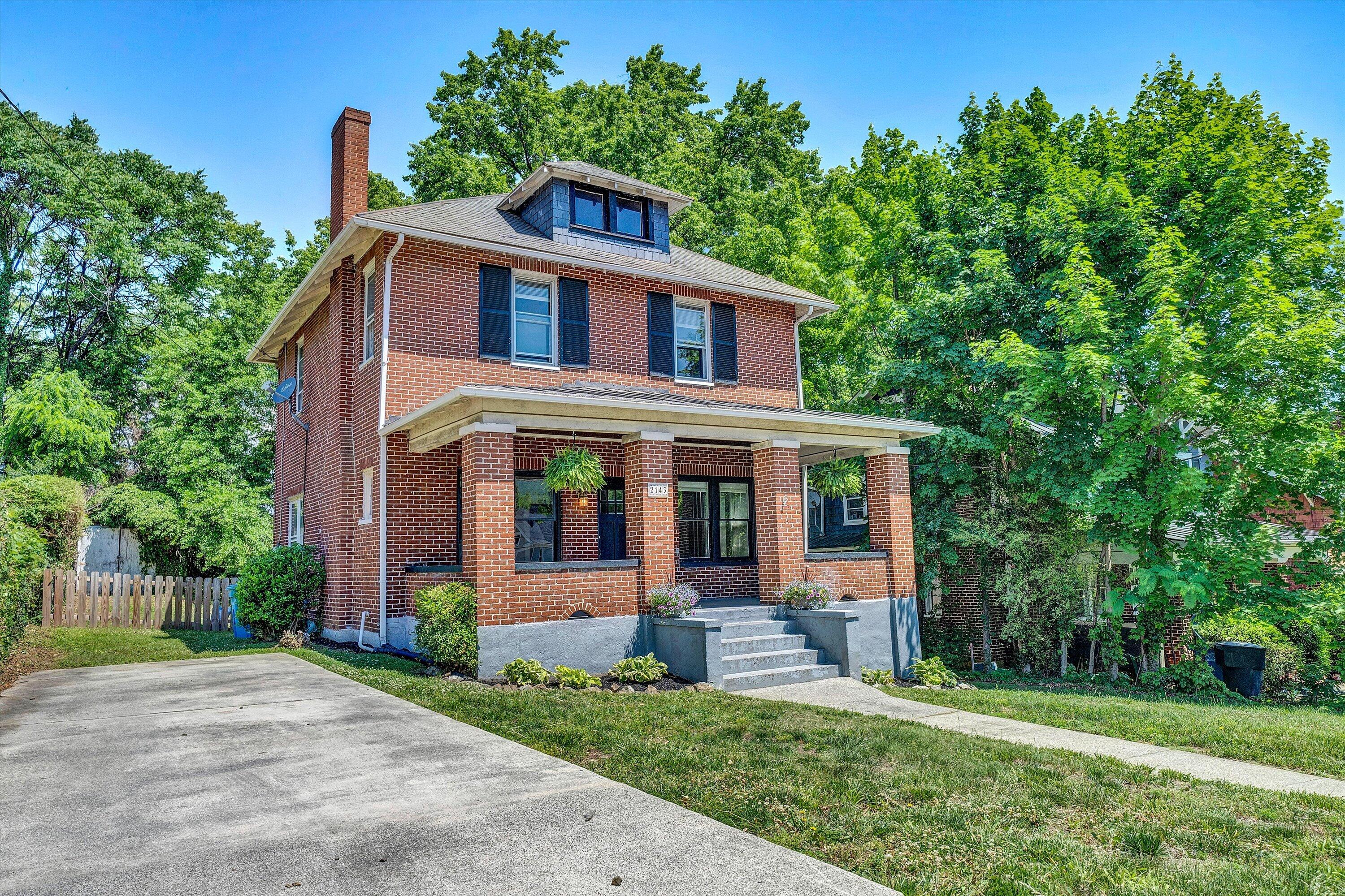 2143 Broadway AVE SW