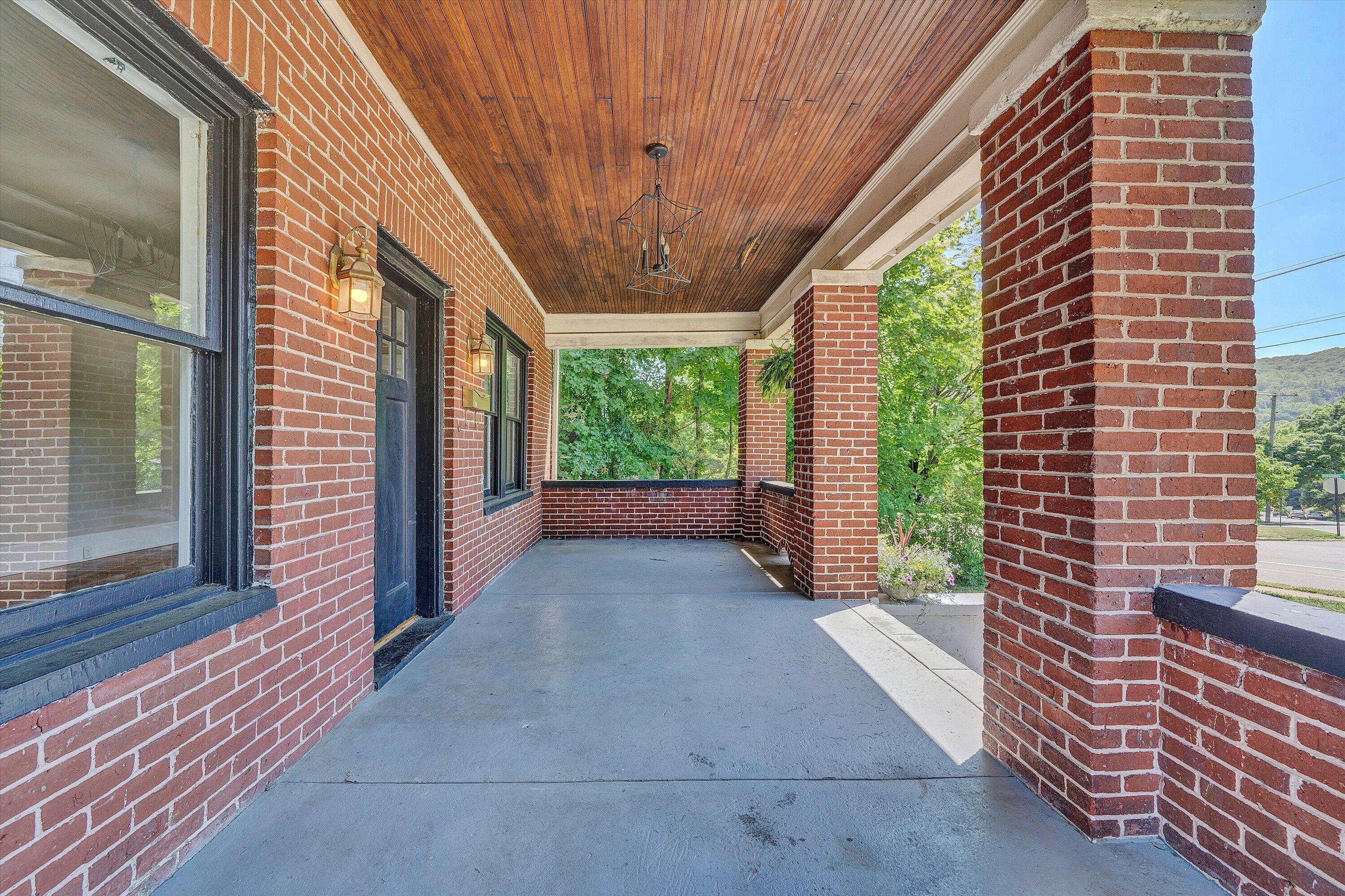 2143 Broadway AVE SW