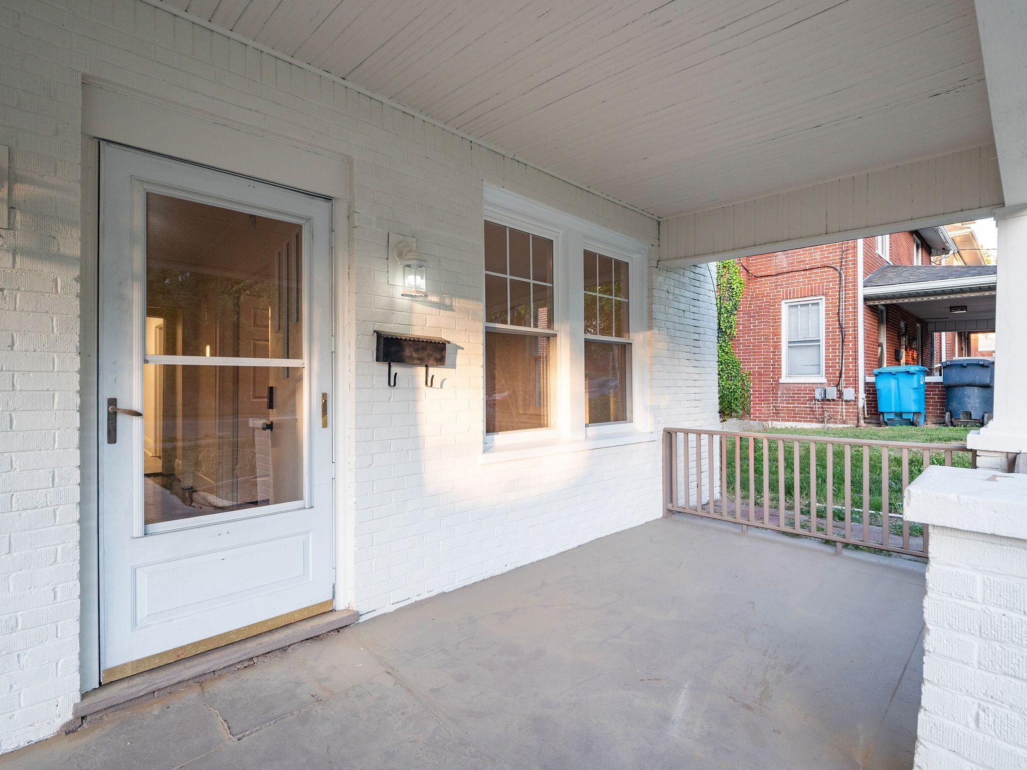 520 & 518 Riverland RD SE