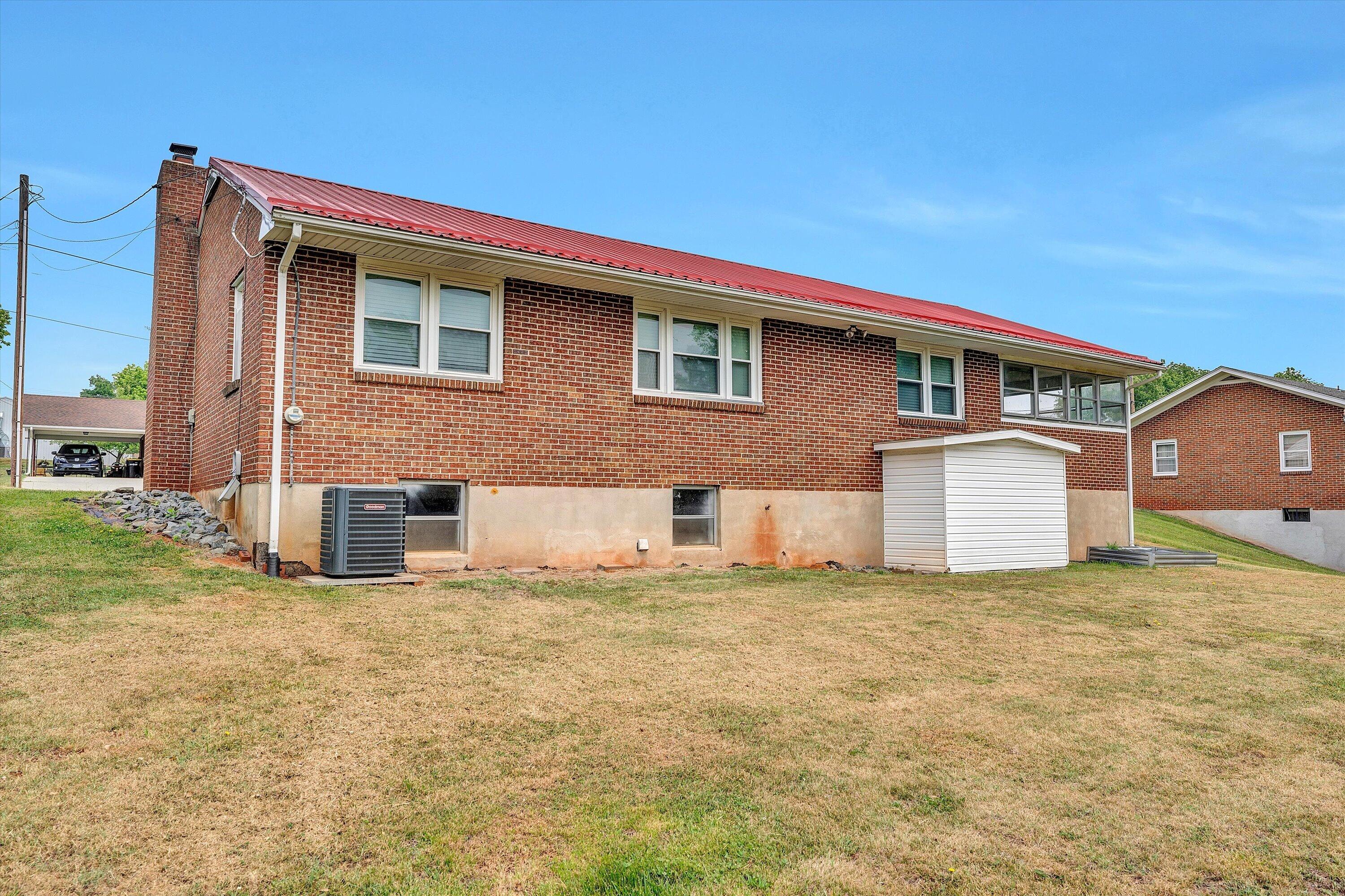 90 Ann Sink ST