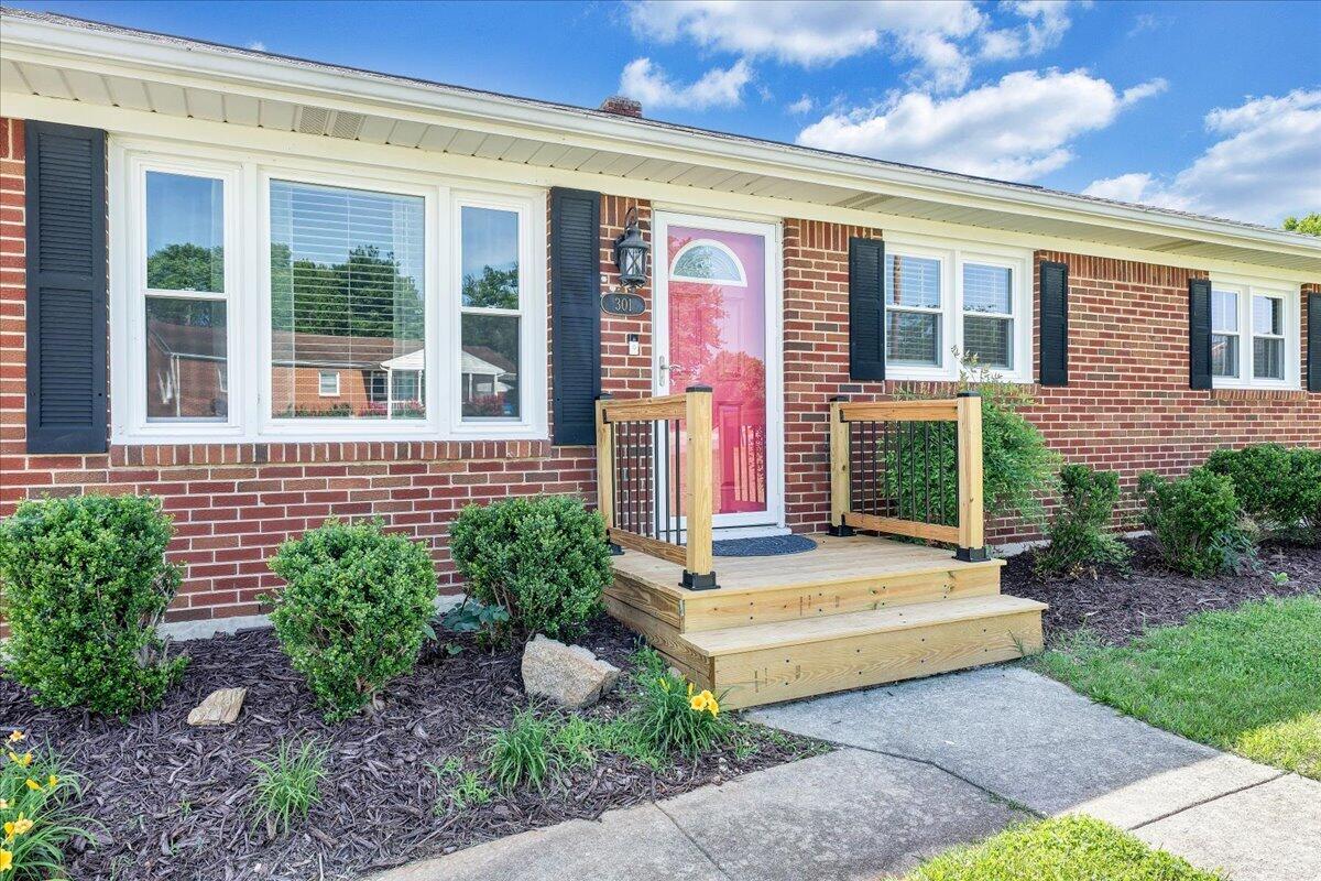 301 Lynn Haven CIR